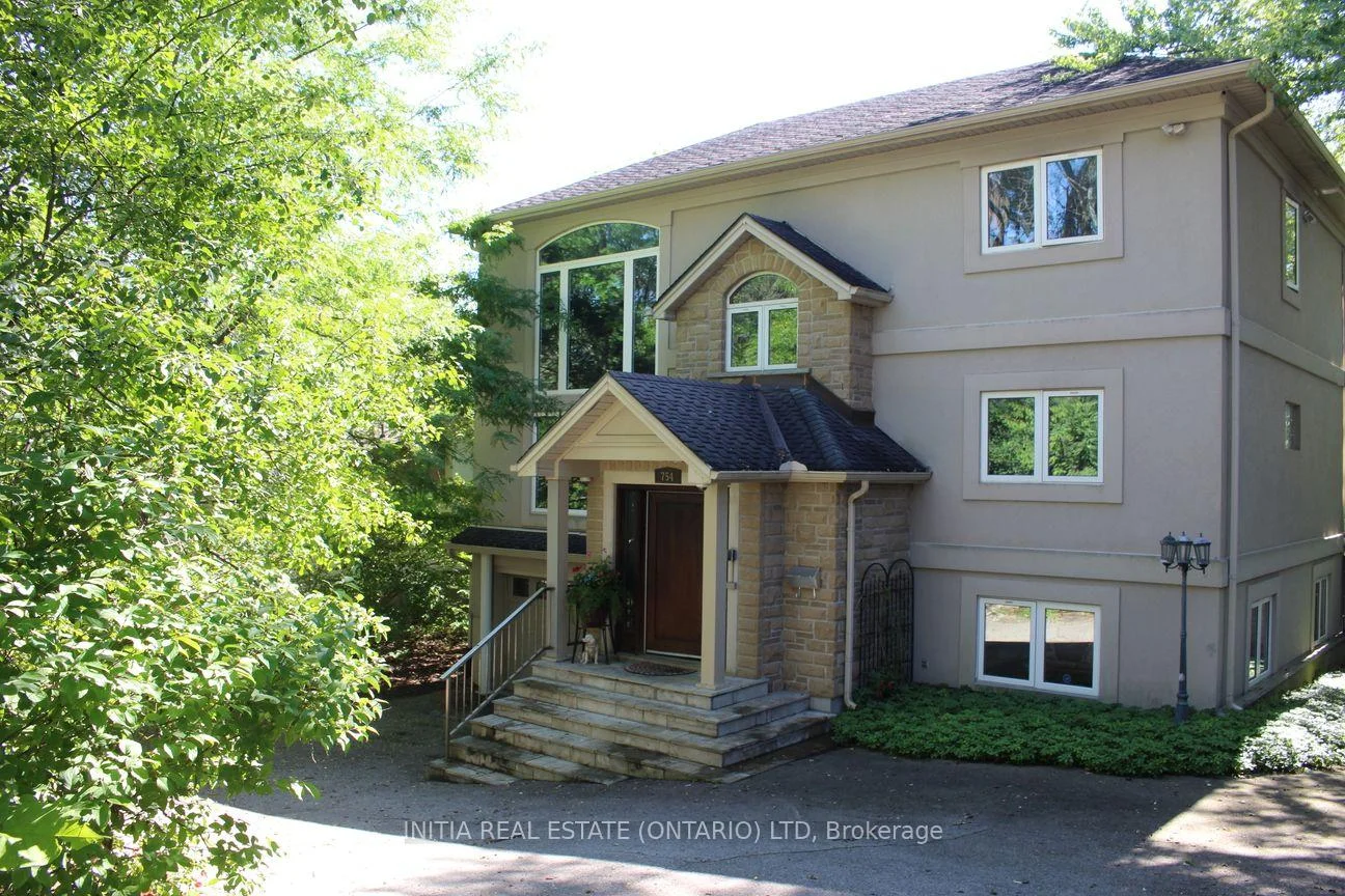 Photo of 754 Riverside Drive