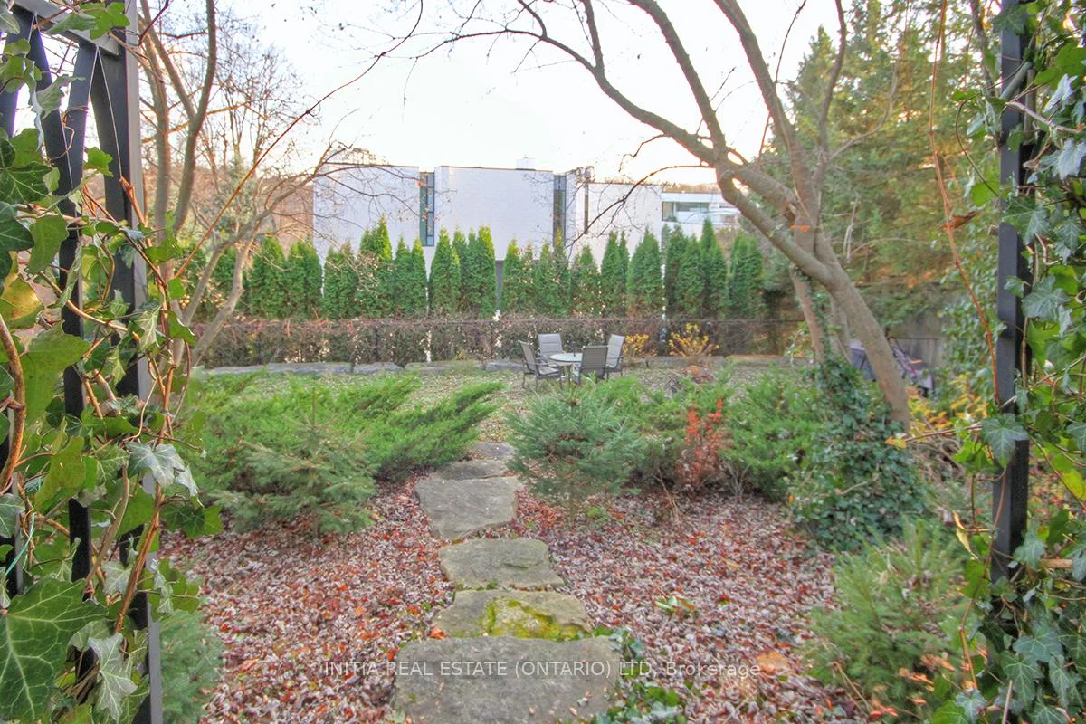 Photo 17 of 754 Riverside Drive, London, North Q — HOMEH