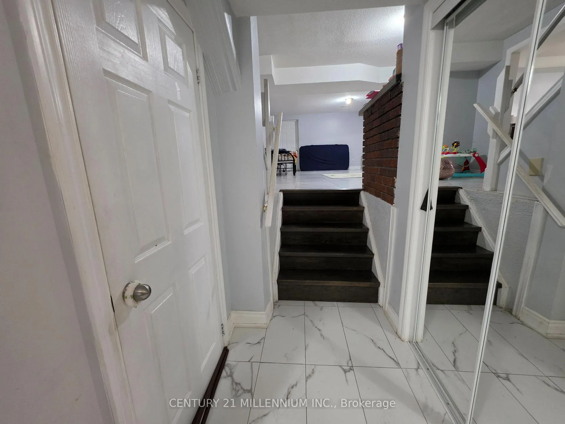 Photo 12 of 23 Malcolm Crescent, Brampton, Central Park — HOMEH