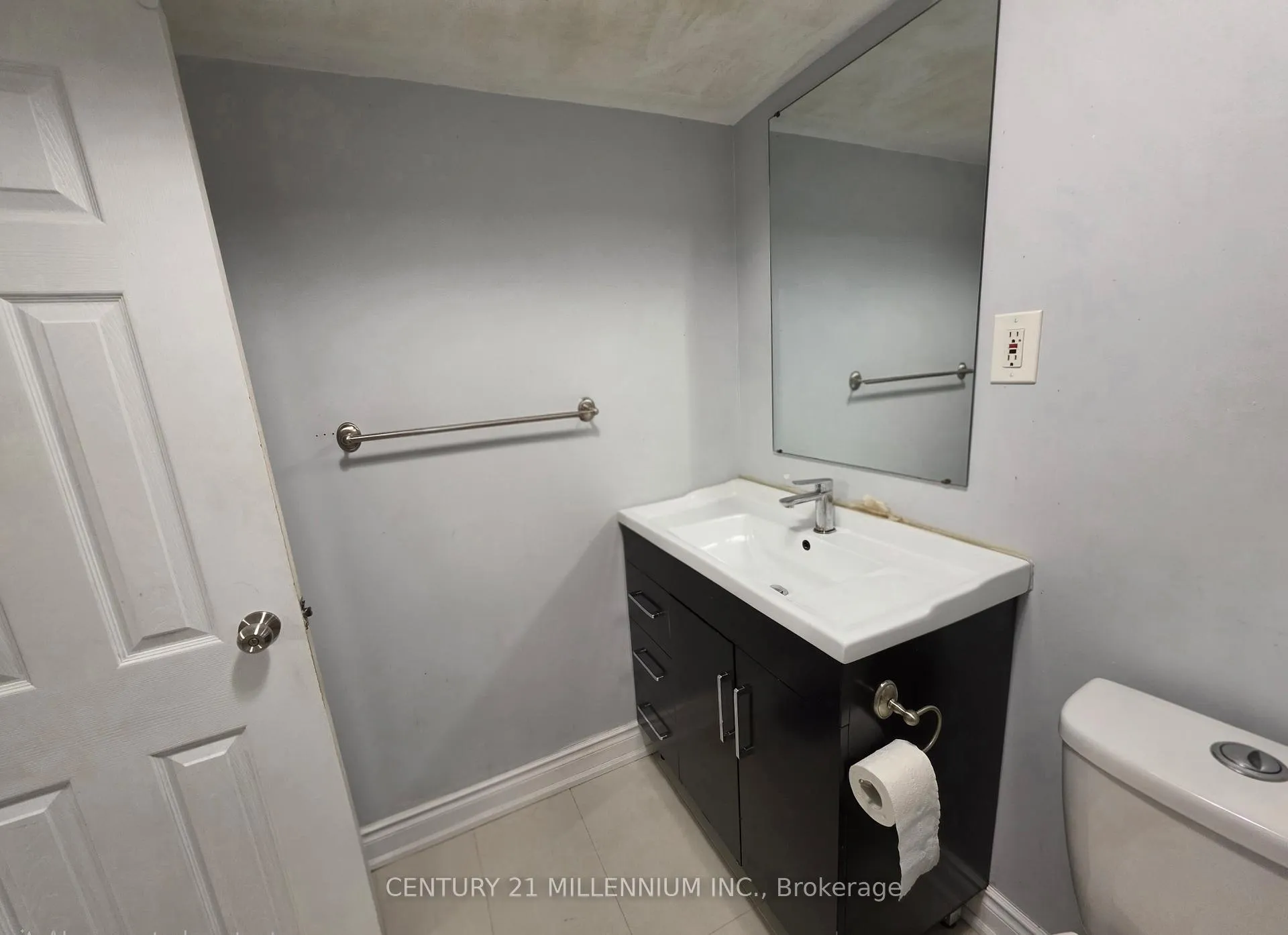 Photo 20 of 23 Malcolm Crescent, Brampton, Central Park — HOMEH