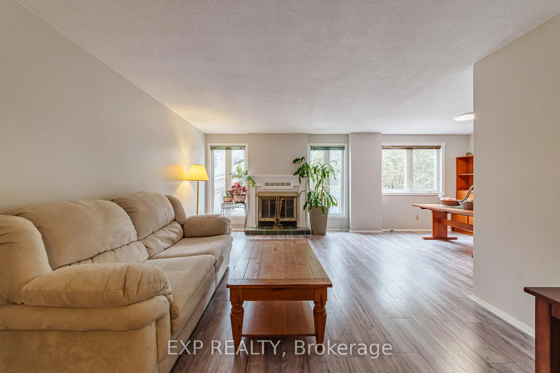 Photo 6 of 31 Coolspring Crescent, Ottawa, Borden Farm/Stewart Farm/Carleton Heights/Parkwood Hills — HOMEH