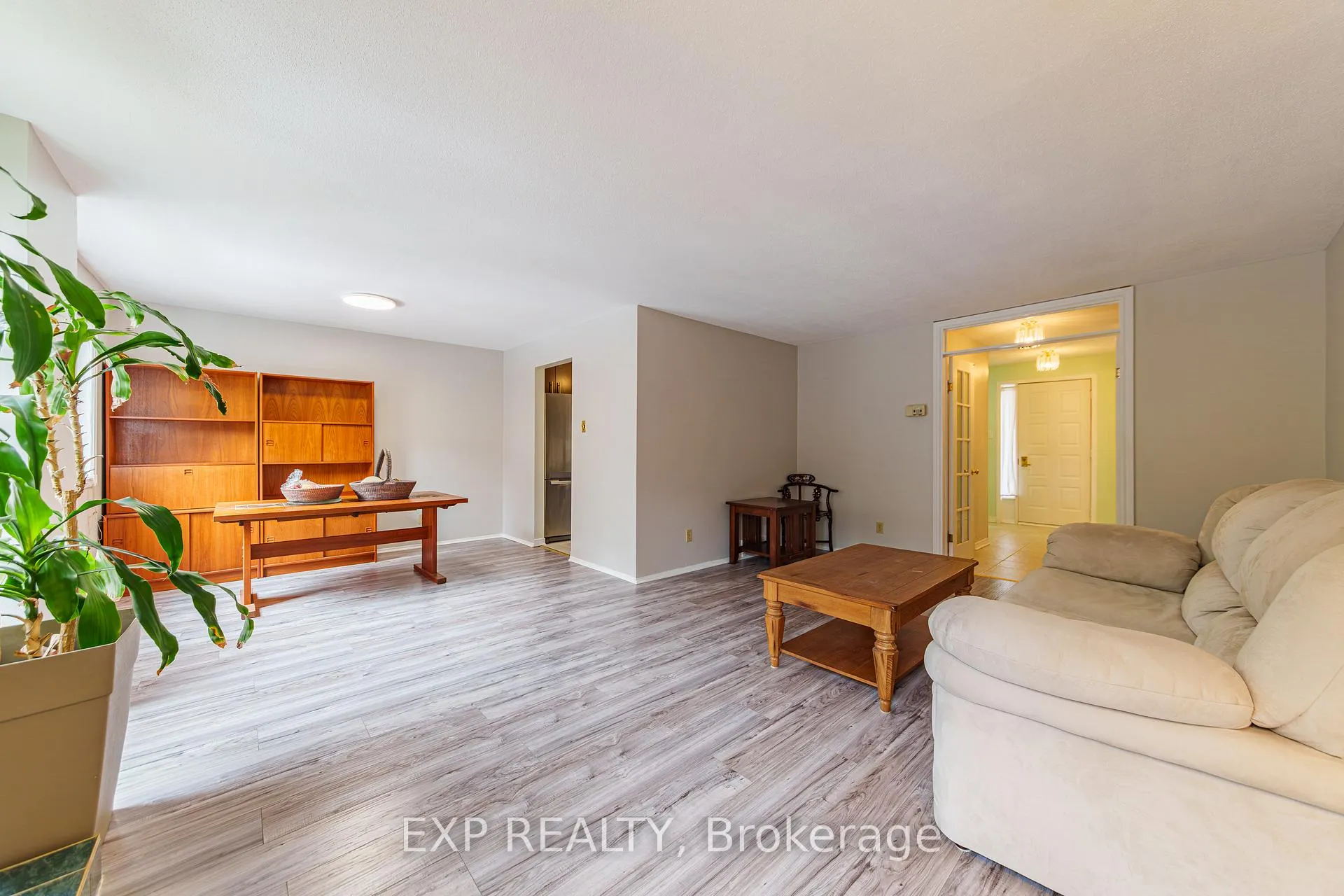 Photo 8 of 31 Coolspring Crescent, Ottawa, Borden Farm/Stewart Farm/Carleton Heights/Parkwood Hills — HOMEH