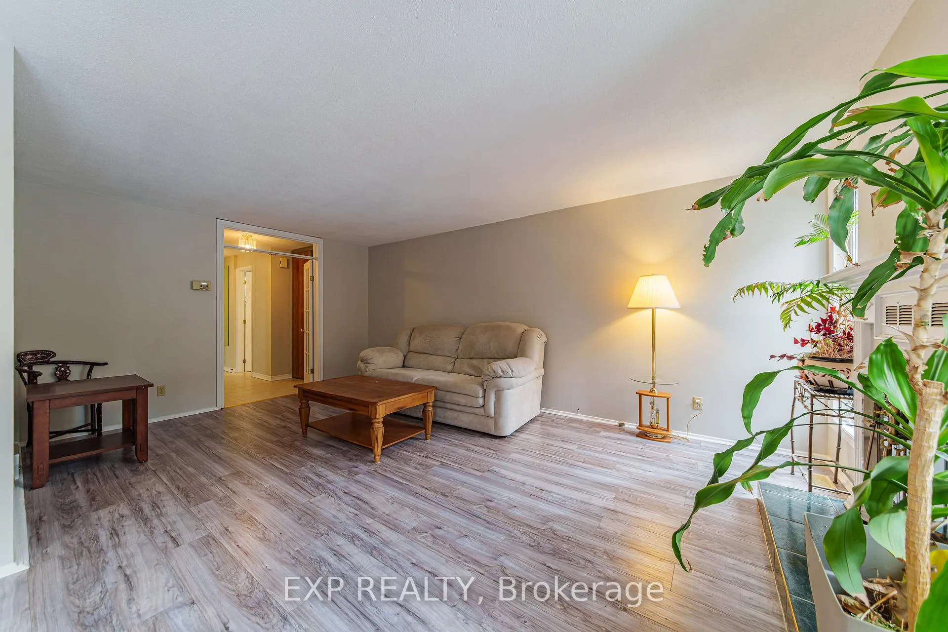 Photo 9 of 31 Coolspring Crescent, Ottawa, Borden Farm/Stewart Farm/Carleton Heights/Parkwood Hills — HOMEH