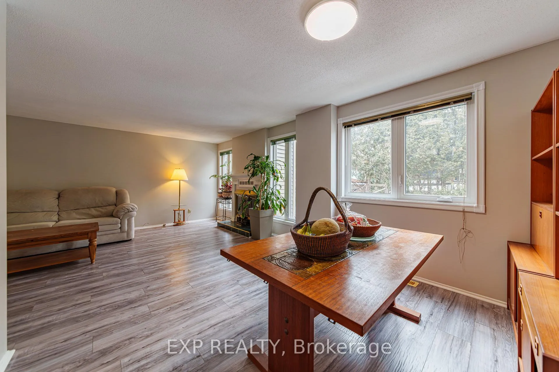Photo 10 of 31 Coolspring Crescent, Ottawa, Borden Farm/Stewart Farm/Carleton Heights/Parkwood Hills — HOMEH