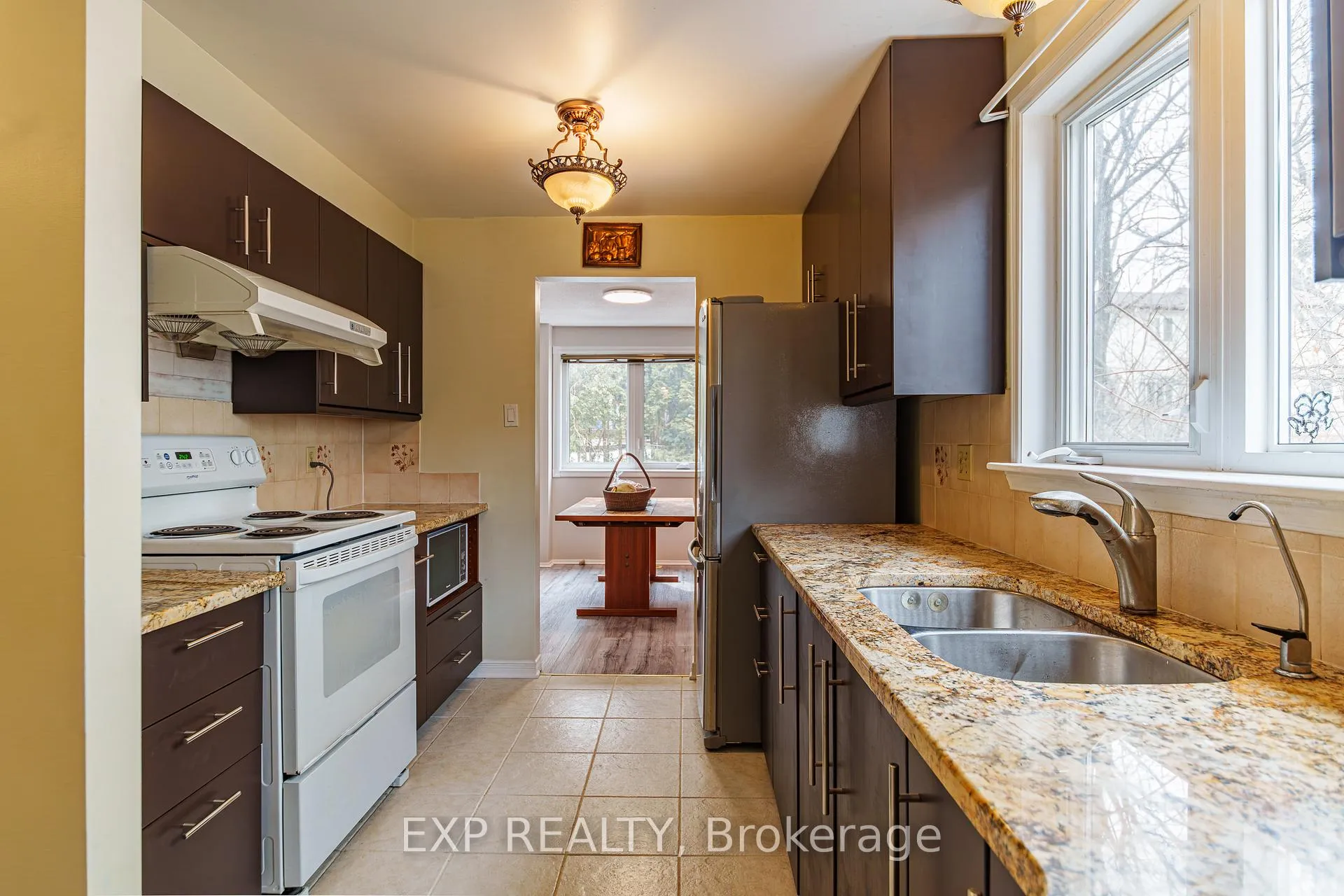 Photo 13 of 31 Coolspring Crescent, Ottawa, Borden Farm/Stewart Farm/Carleton Heights/Parkwood Hills — HOMEH