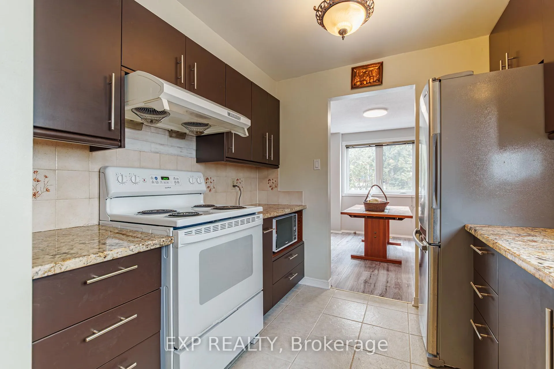 Photo 14 of 31 Coolspring Crescent, Ottawa, Borden Farm/Stewart Farm/Carleton Heights/Parkwood Hills — HOMEH