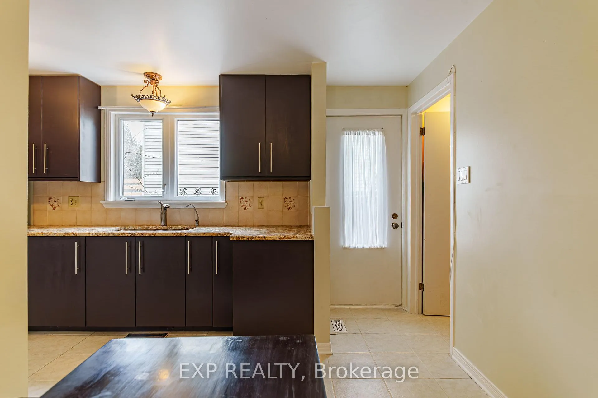 Photo 15 of 31 Coolspring Crescent, Ottawa, Borden Farm/Stewart Farm/Carleton Heights/Parkwood Hills — HOMEH