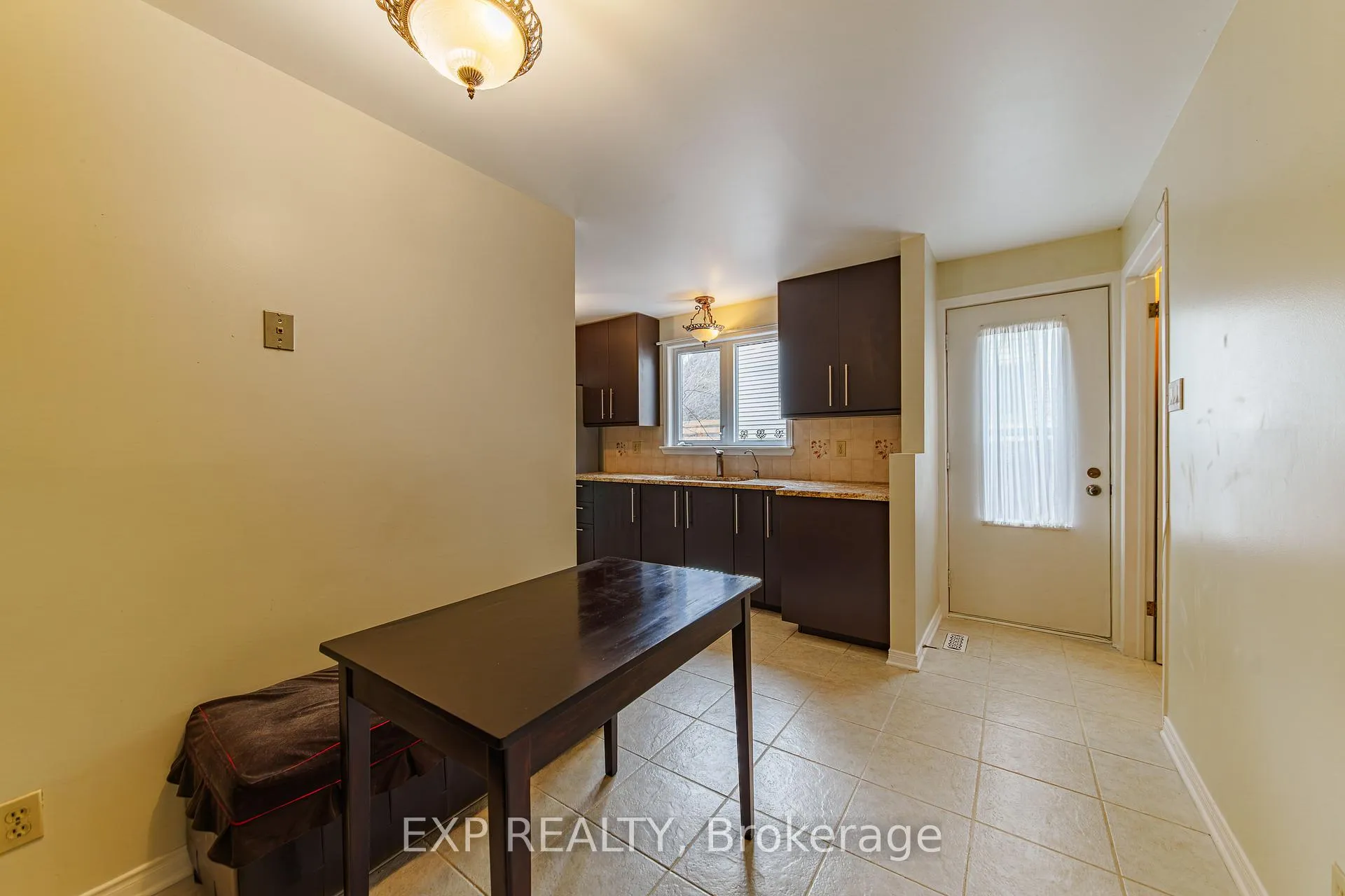 Photo 16 of 31 Coolspring Crescent, Ottawa, Borden Farm/Stewart Farm/Carleton Heights/Parkwood Hills — HOMEH