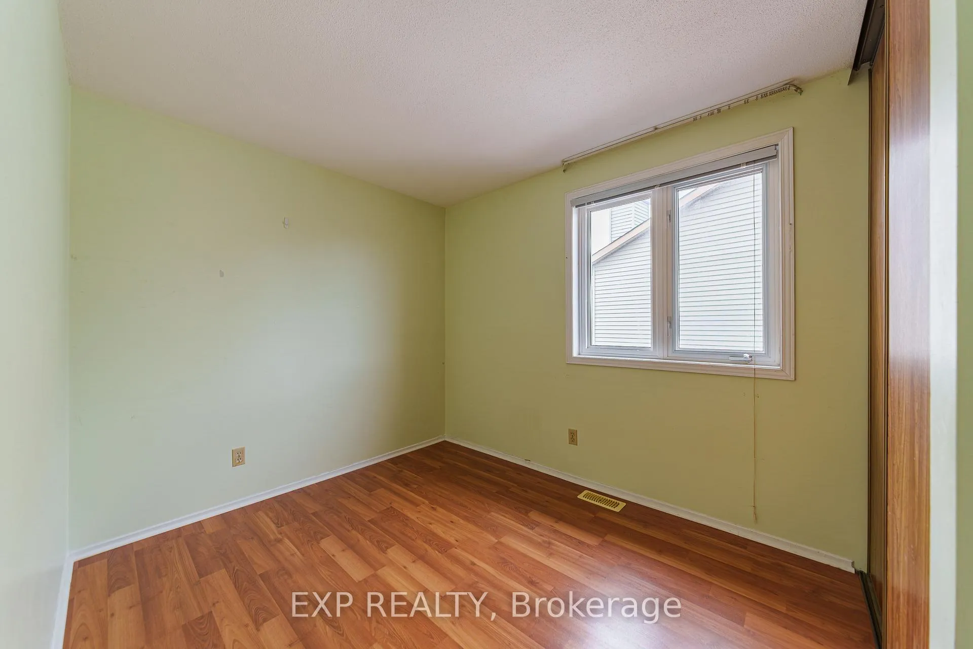 Photo 19 of 31 Coolspring Crescent, Ottawa, Borden Farm/Stewart Farm/Carleton Heights/Parkwood Hills — HOMEH