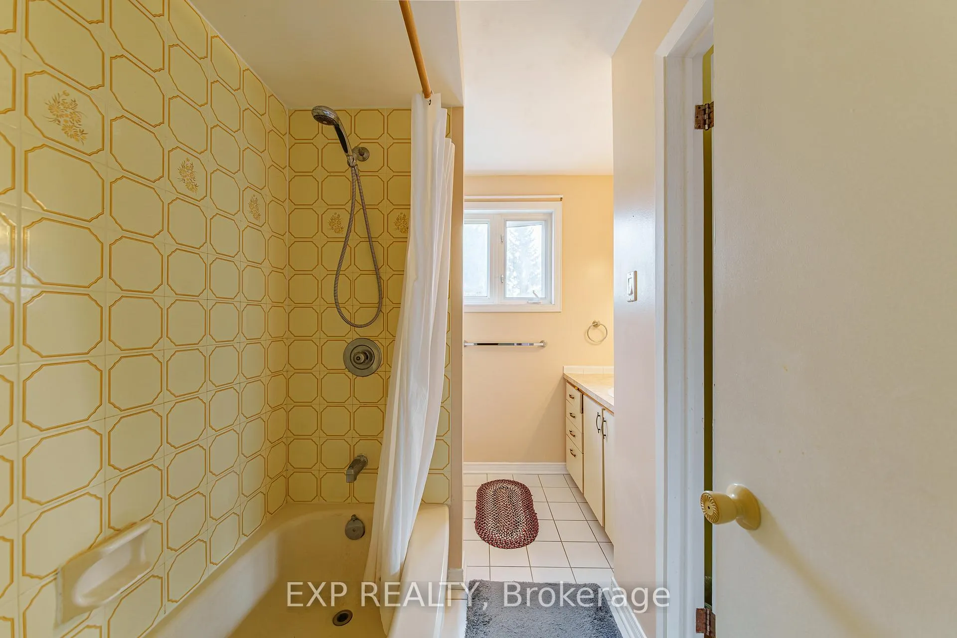 Photo 23 of 31 Coolspring Crescent, Ottawa, Borden Farm/Stewart Farm/Carleton Heights/Parkwood Hills — HOMEH