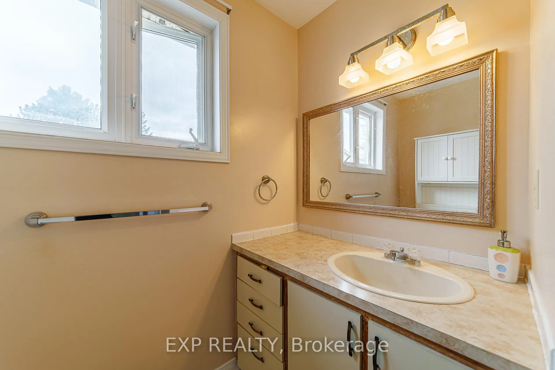 Photo 24 of 31 Coolspring Crescent, Ottawa, Borden Farm/Stewart Farm/Carleton Heights/Parkwood Hills — HOMEH