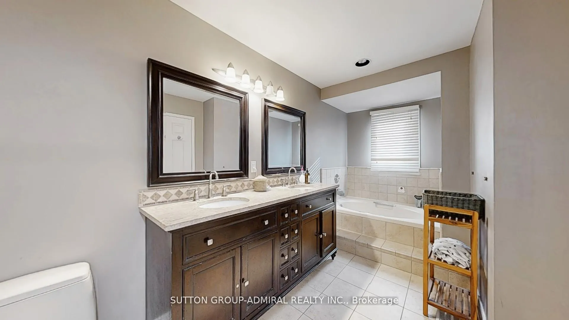 Photo 22 of 239 Rose Green Drive, Vaughan, Uplands — HOMEH