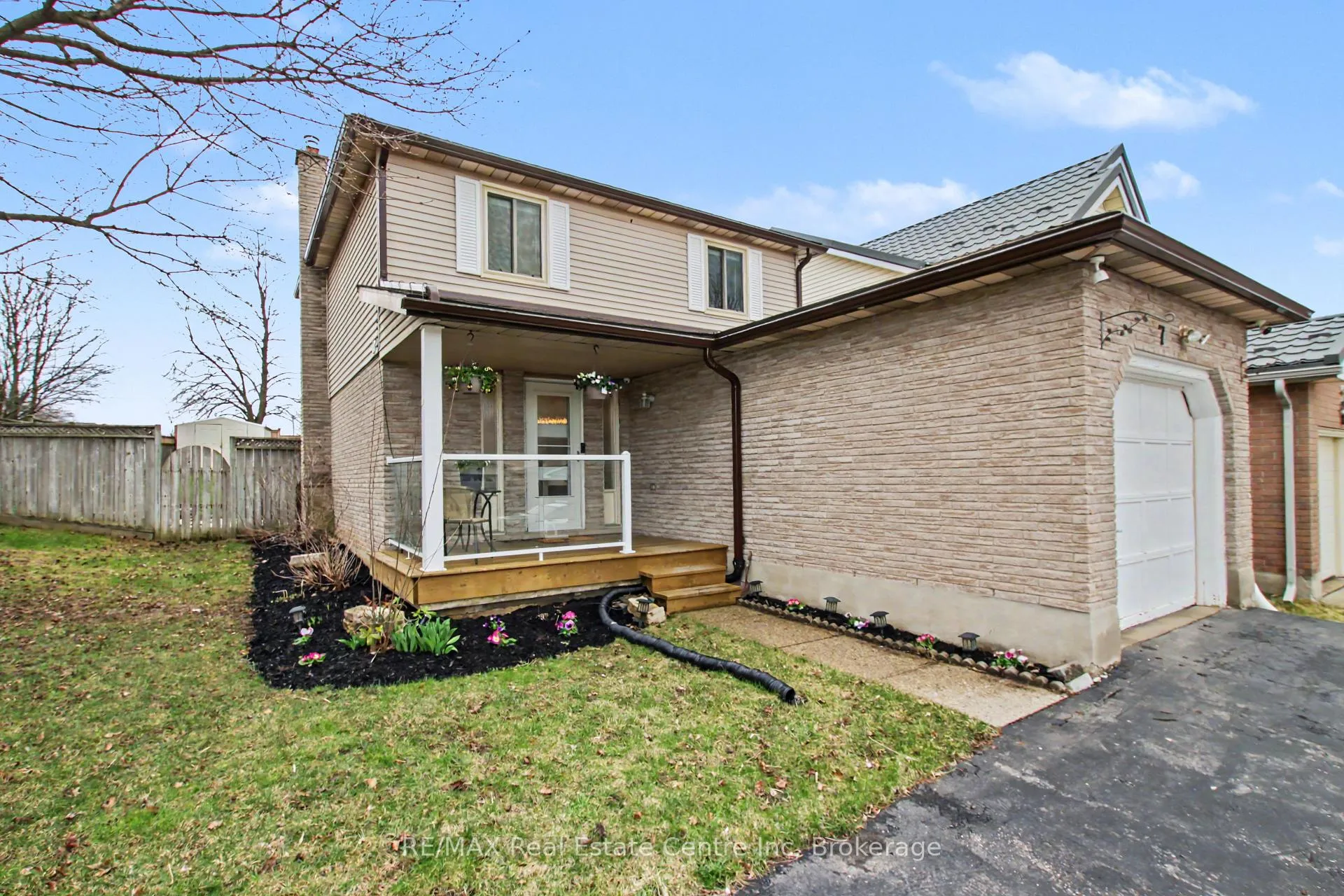 Photo 1 of 7 Wycliffe Place, Kitchener — HOMEH