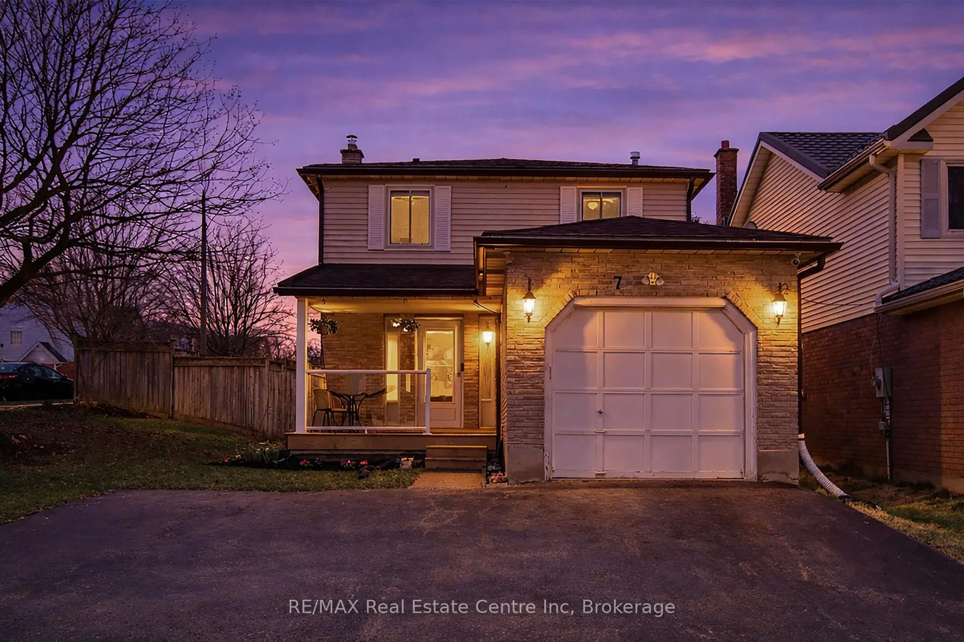 Photo 2 of 7 Wycliffe Place, Kitchener — HOMEH