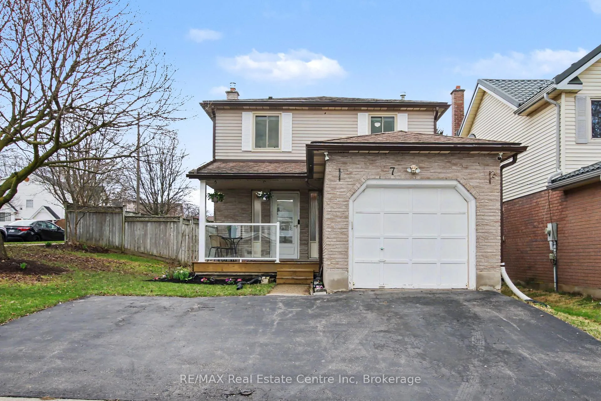 Photo 3 of 7 Wycliffe Place, Kitchener — HOMEH