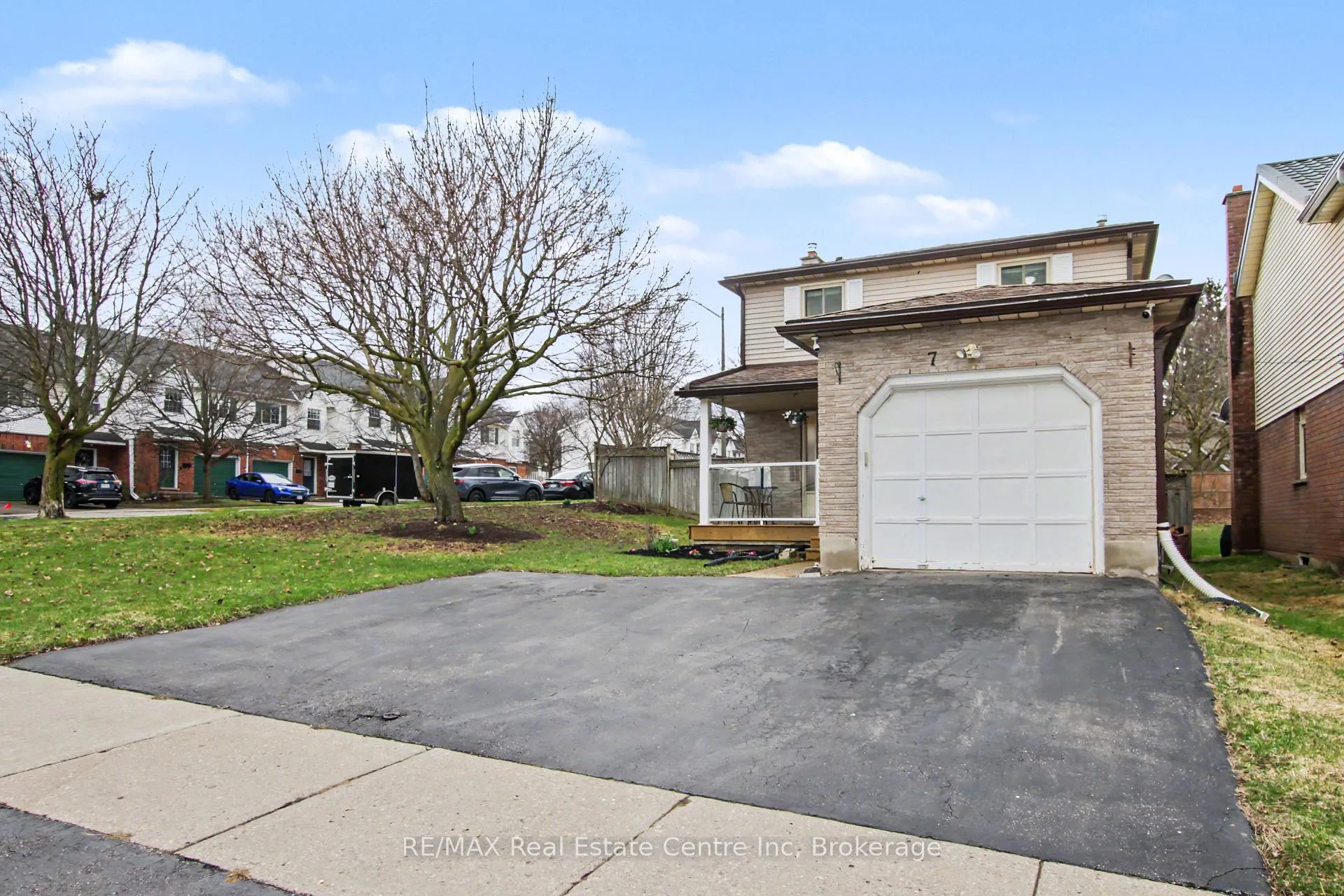Photo 4 of 7 Wycliffe Place, Kitchener — HOMEH