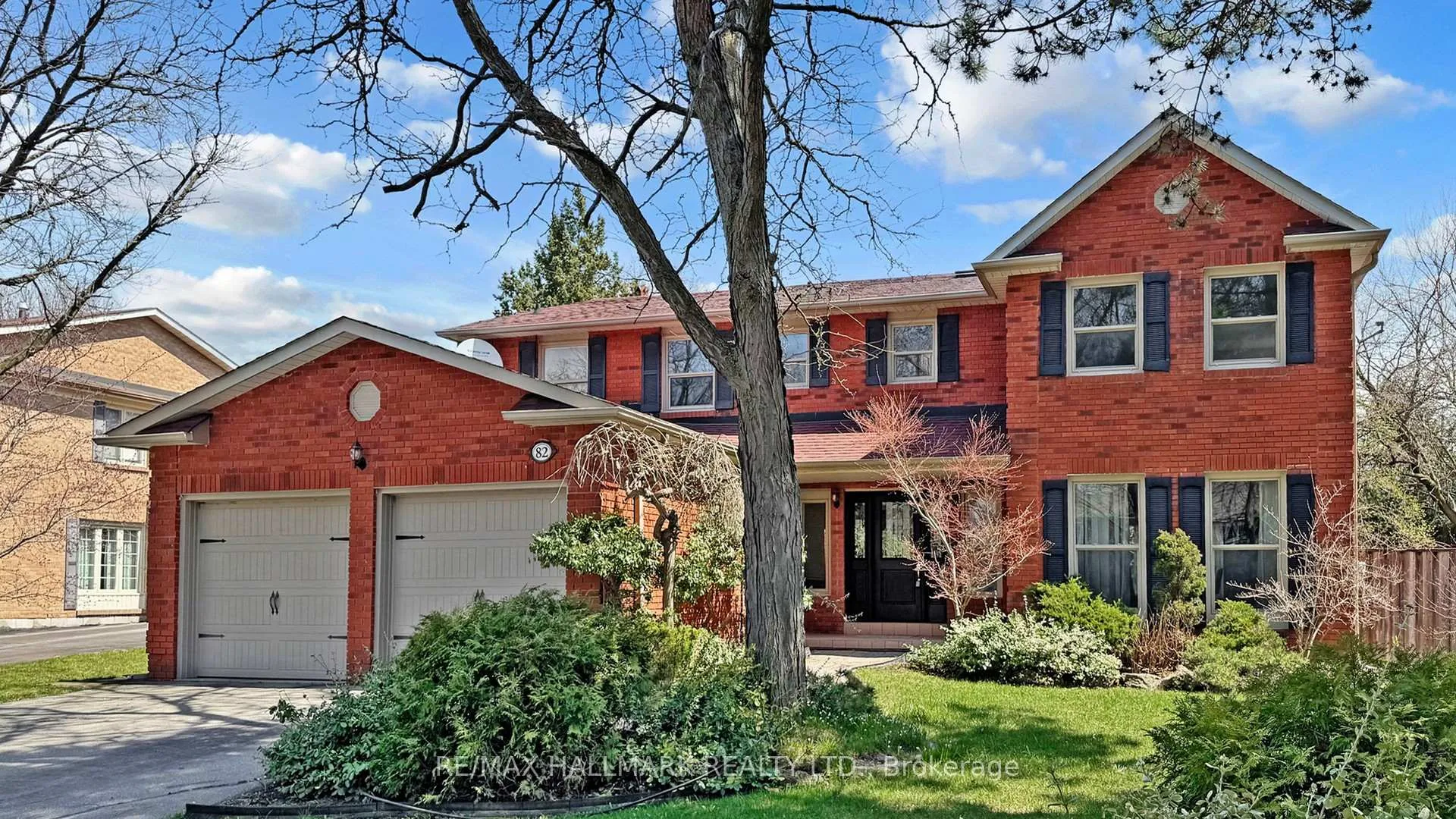 Front of 82 Windermere Crescent S