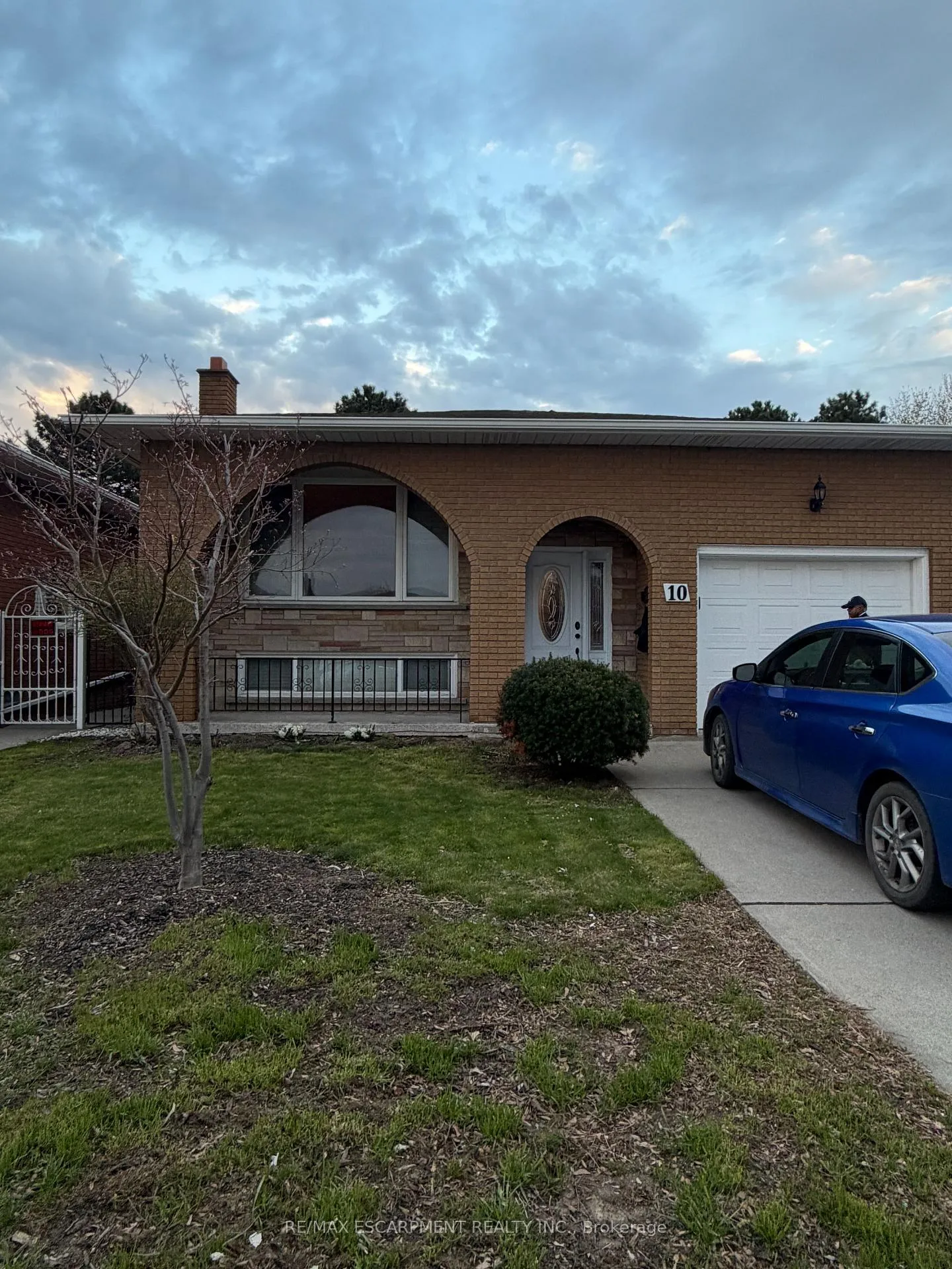 Photo 1 of Unit UPPER, 10 Fairington Crescent, Hamilton, Kentley — HOMEH