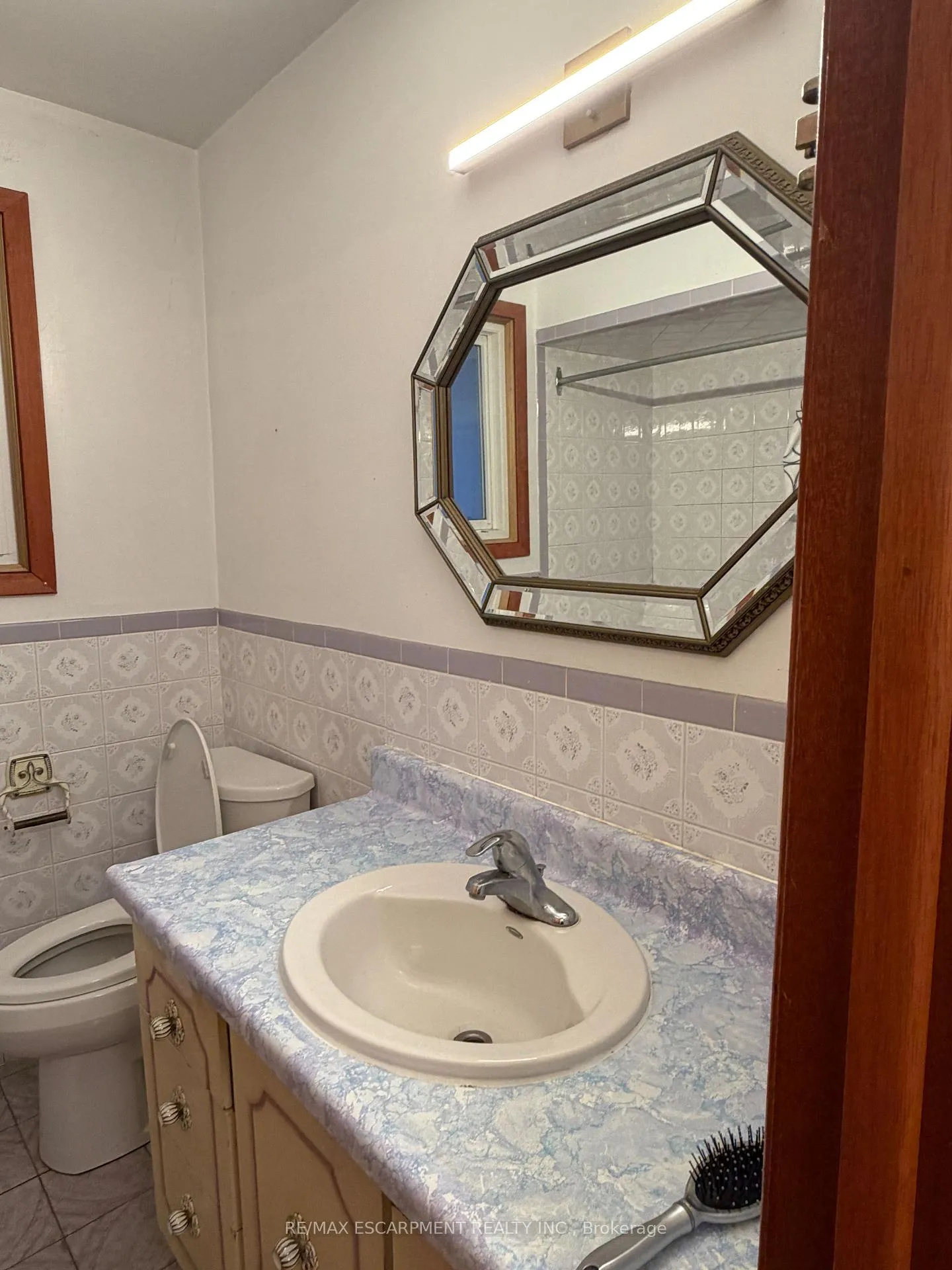 Photo 14 of Unit UPPER, 10 Fairington Crescent, Hamilton, Kentley — HOMEH