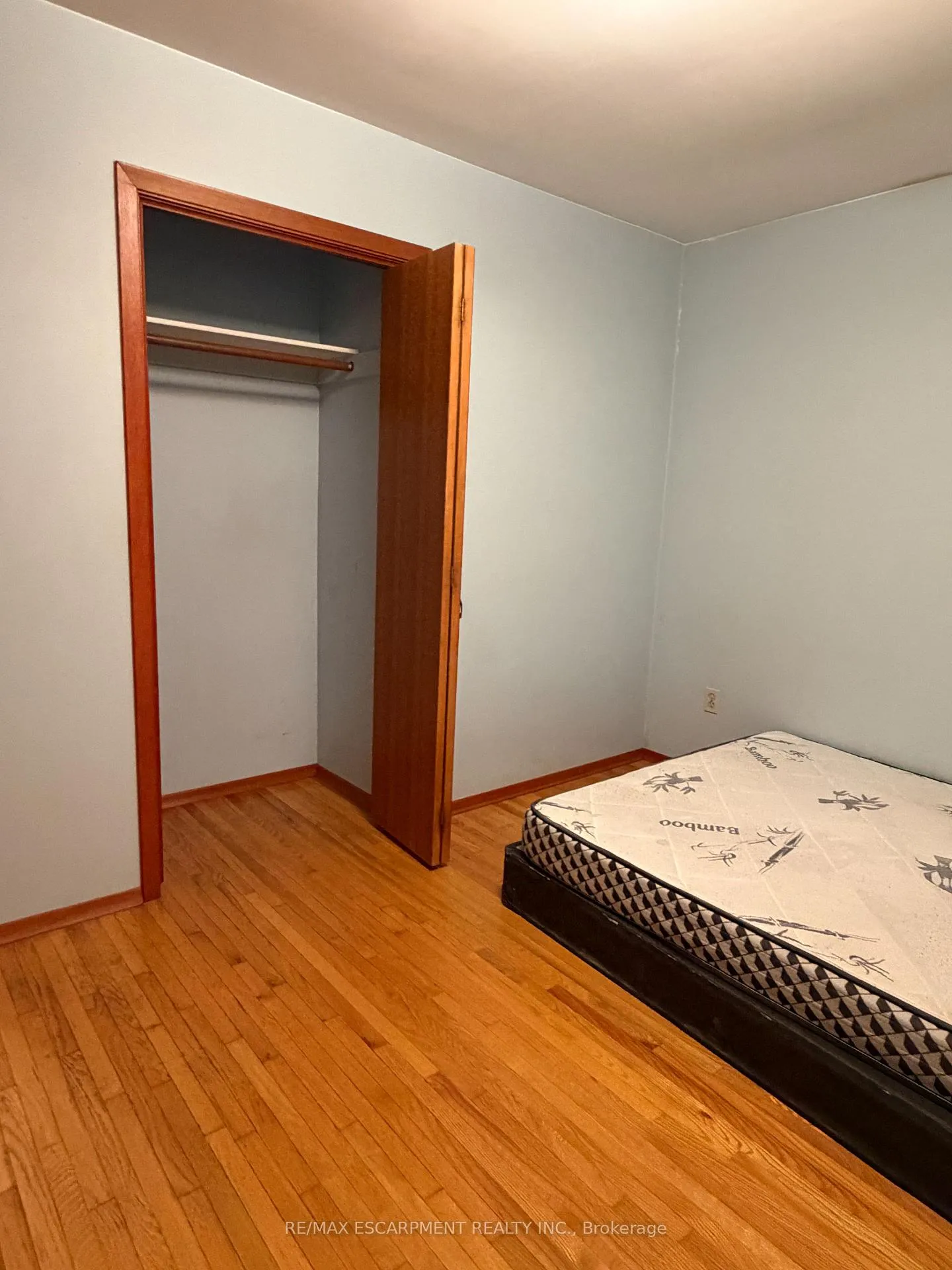 Photo 17 of Unit UPPER, 10 Fairington Crescent, Hamilton, Kentley — HOMEH