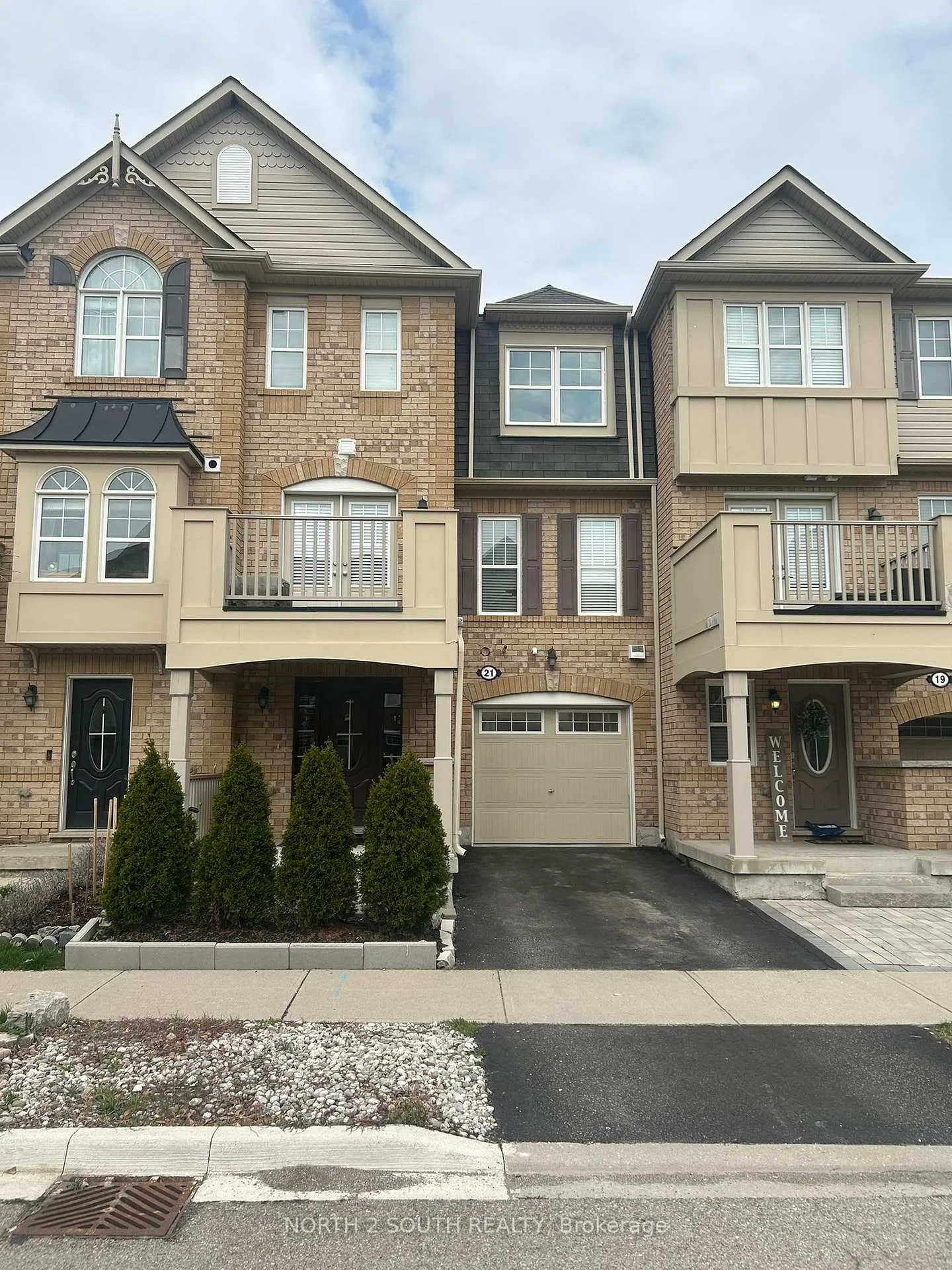 Photo 2 of 21 Suitor Court, Milton, Willmott — HOMEH