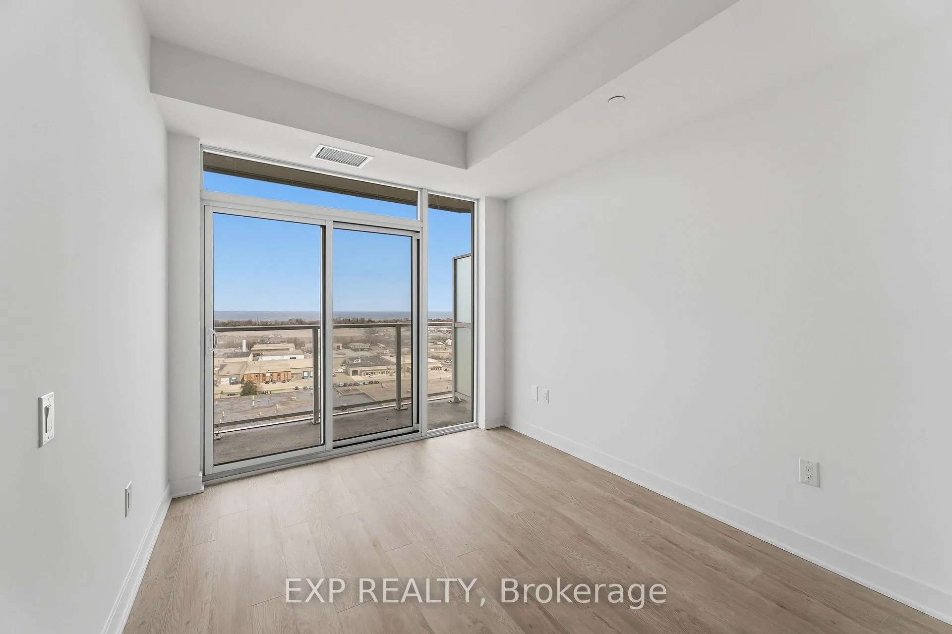 Photo 8 of Unit 1315, 2782 Barton Street E, Hamilton, Riverdale — HOMEH