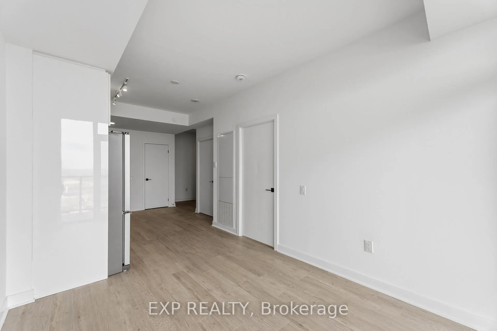 Photo 9 of Unit 1315, 2782 Barton Street E, Hamilton, Riverdale — HOMEH