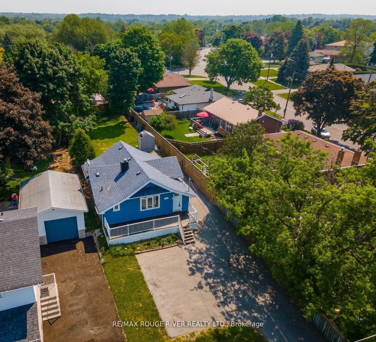 Front of 513 Ritson Road N