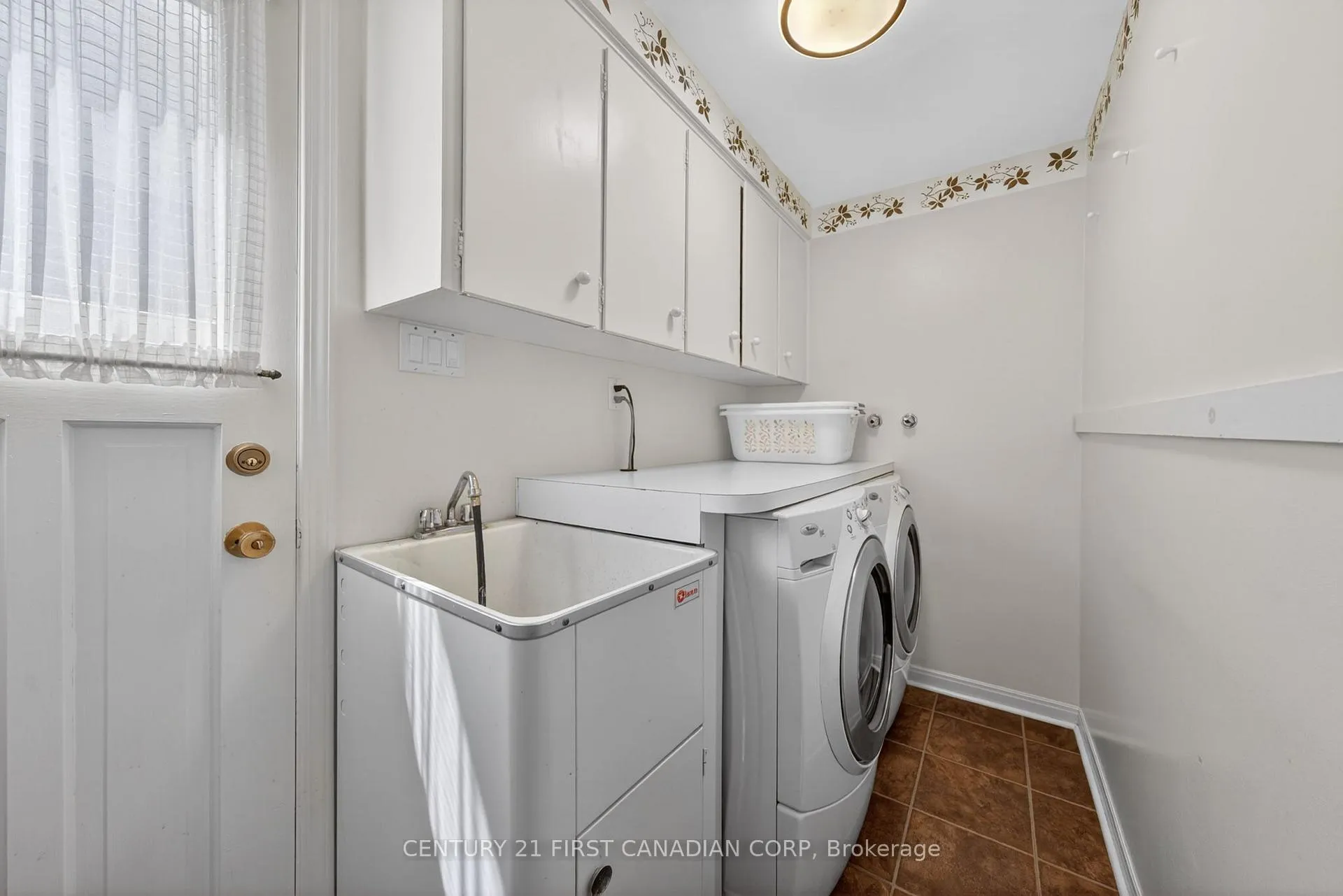 Photo 19 of 83 Guildford Crescent, London, South N — HOMEH