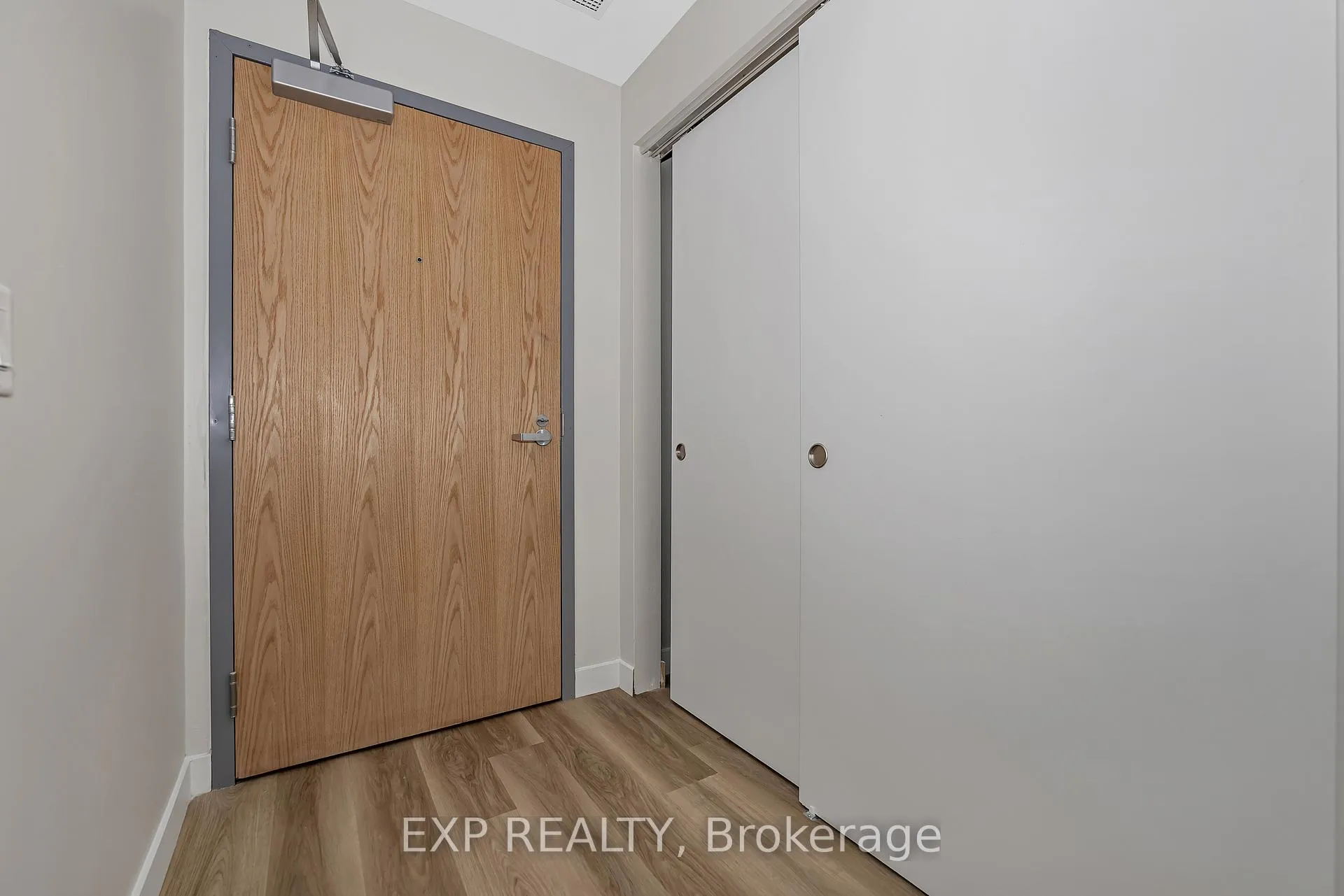 Photo 4 of Unit 002, 211 Armstrong Street, Ottawa, Hintonburg — HOMEH