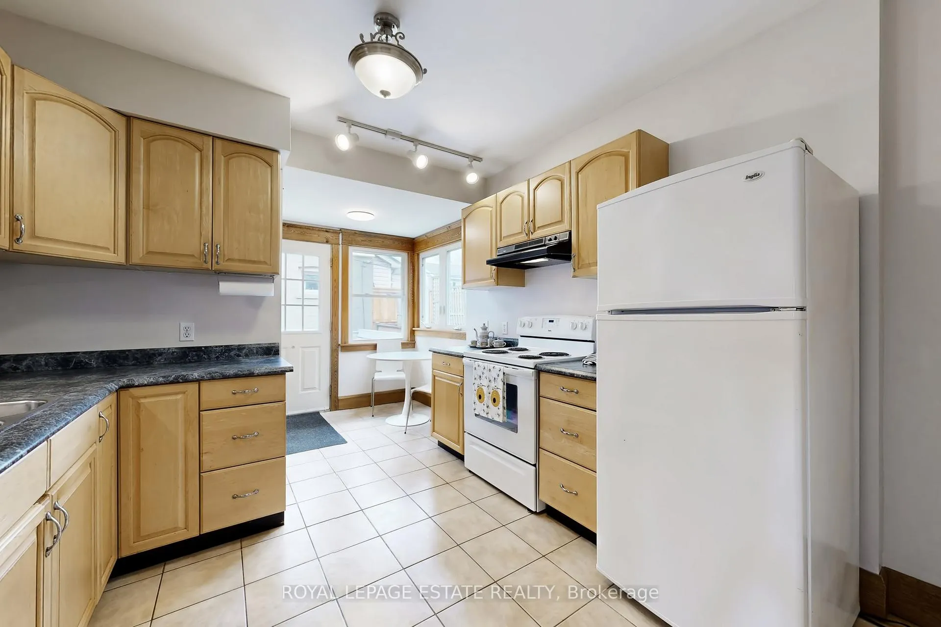 Photo 11 of 2 Beck Avenue, Toronto, East End-Danforth — HOMEH