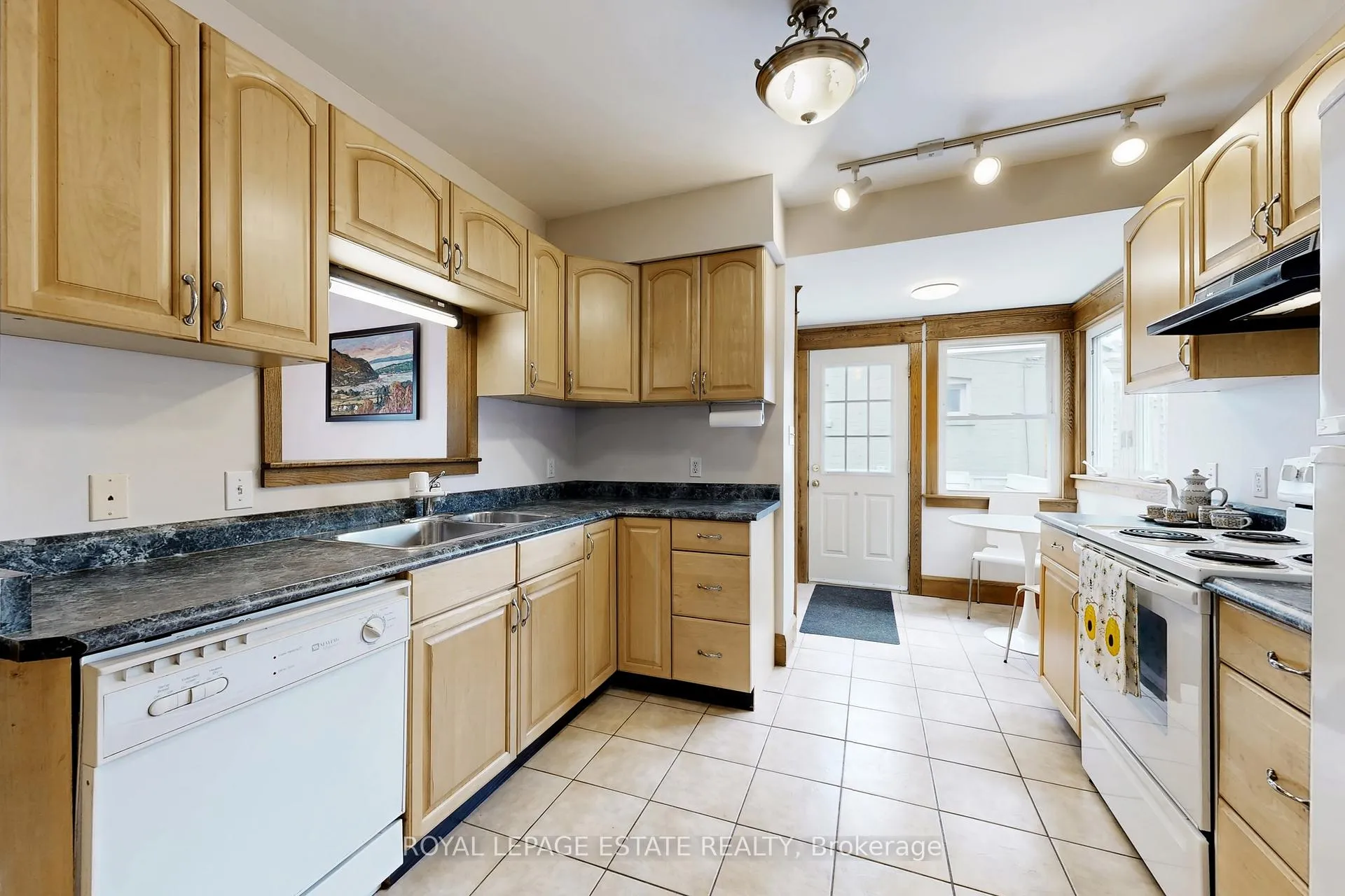 Photo 12 of 2 Beck Avenue, Toronto, East End-Danforth — HOMEH