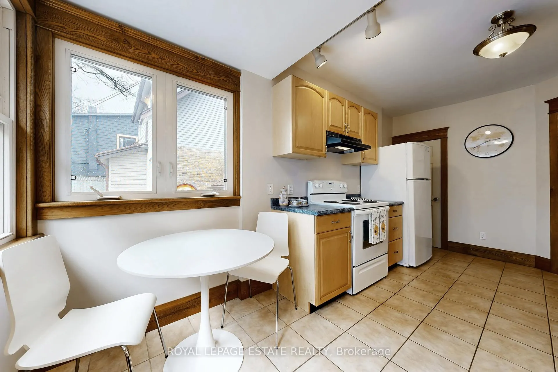 Photo 15 of 2 Beck Avenue, Toronto, East End-Danforth — HOMEH