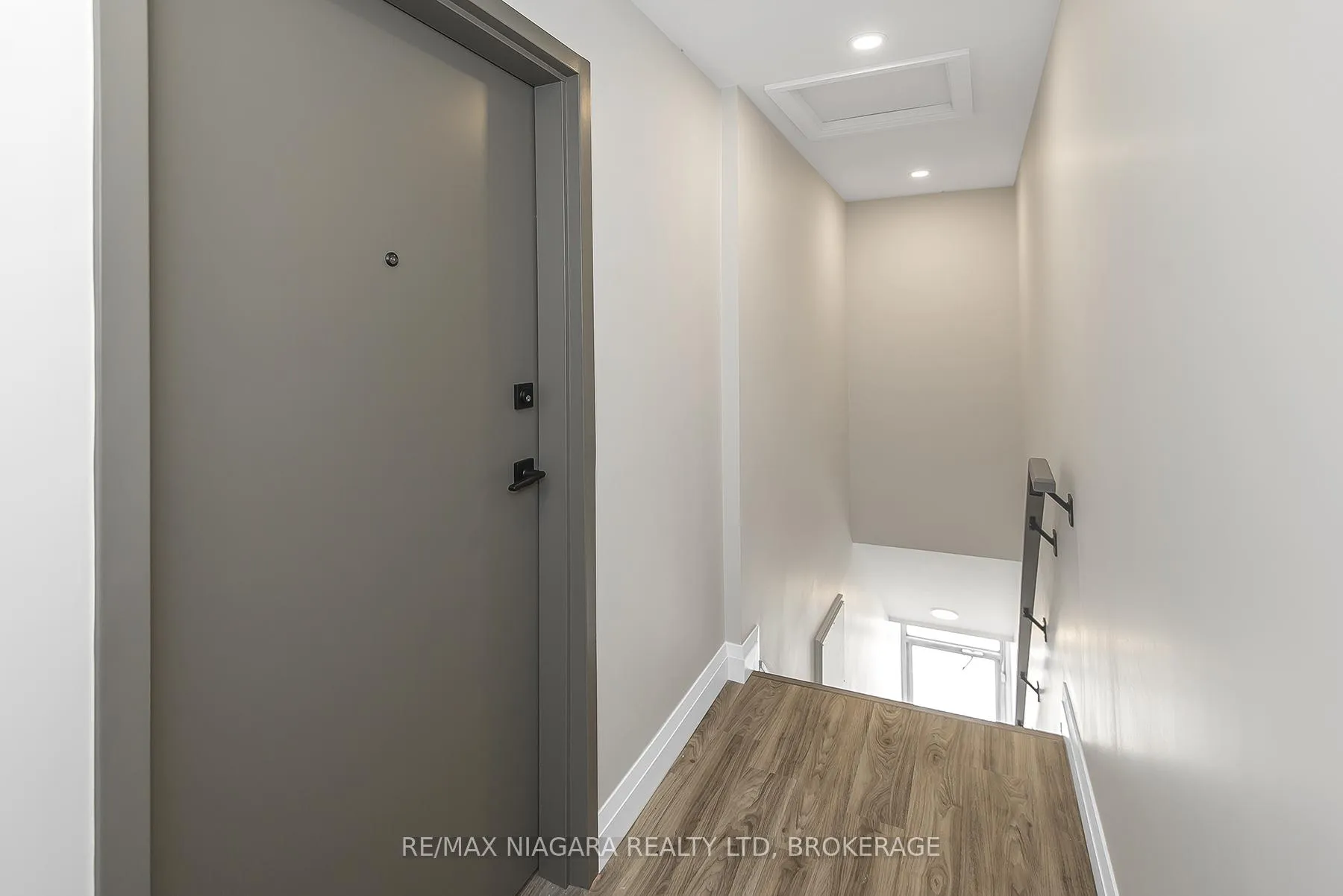 Photo 3 of Unit Unit 2, 264 West Street, Port Colborne, Sugarloaf — HOMEH
