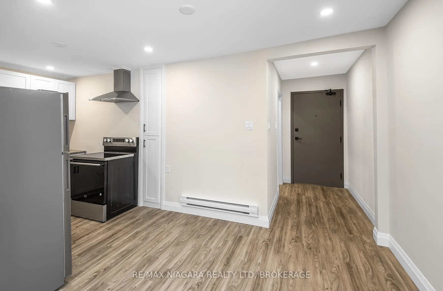 Photo 5 of Unit Unit 2, 264 West Street, Port Colborne, Sugarloaf — HOMEH