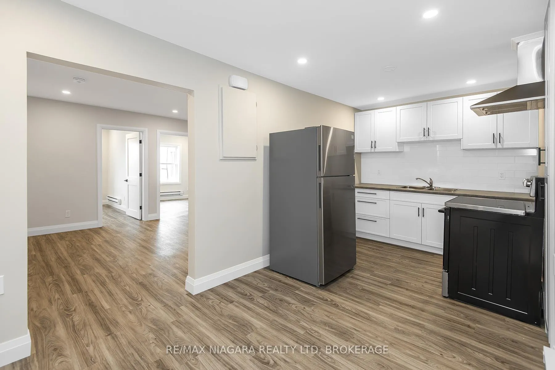 Photo 7 of Unit Unit 2, 264 West Street, Port Colborne, Sugarloaf — HOMEH
