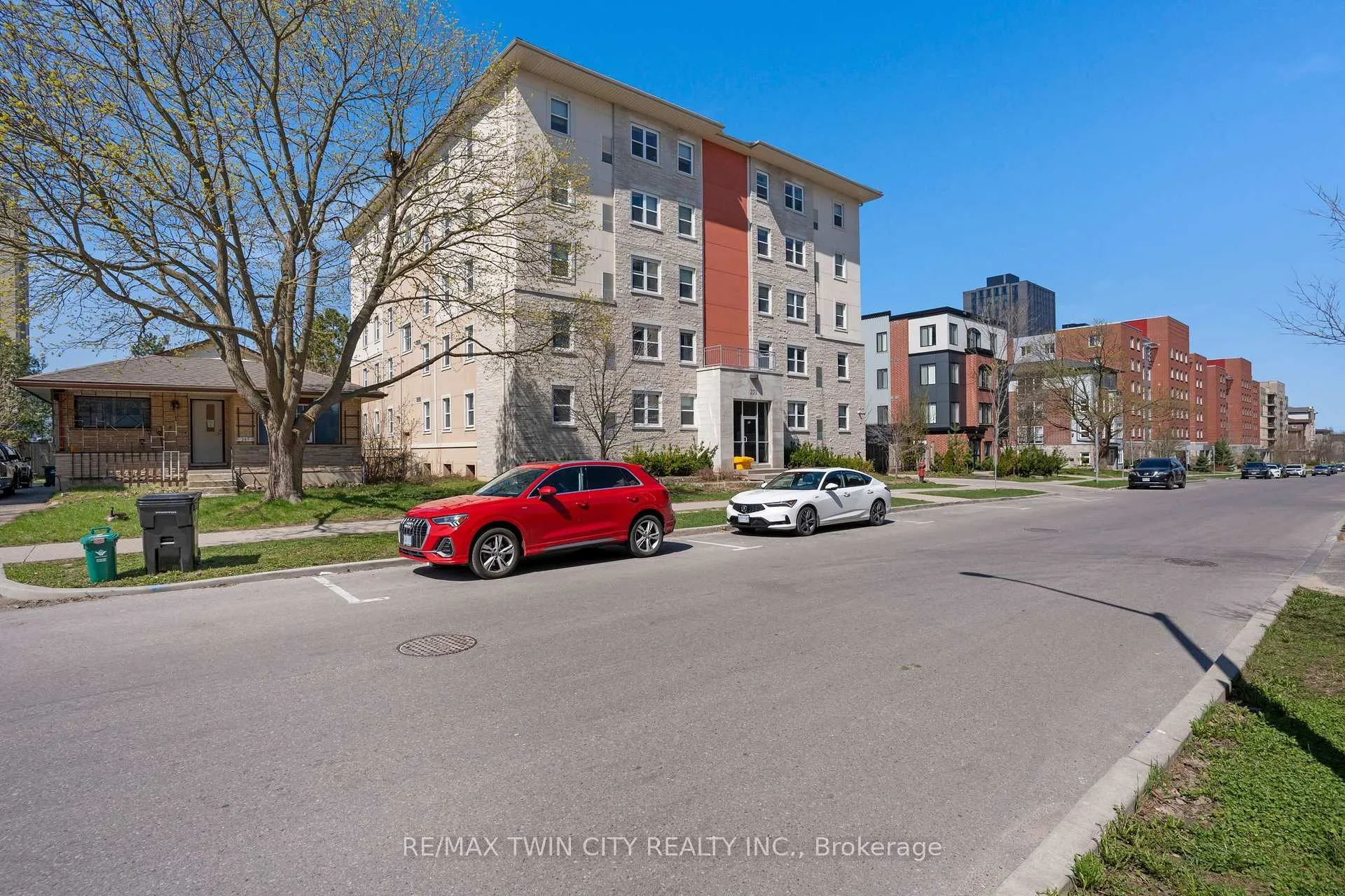 Photo 4 of Unit 303, 271 Lester Street, Waterloo, Beechwood/University — HOMEH