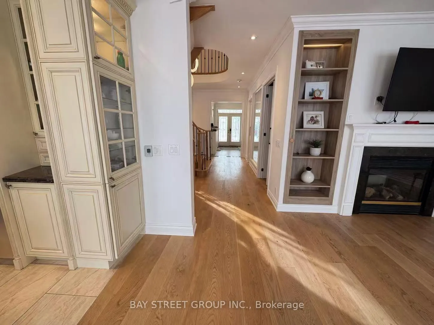 Photo 10 of Unit Upper Level, 42 Fouracre Way, Aurora, Bayview Northeast — HOMEH