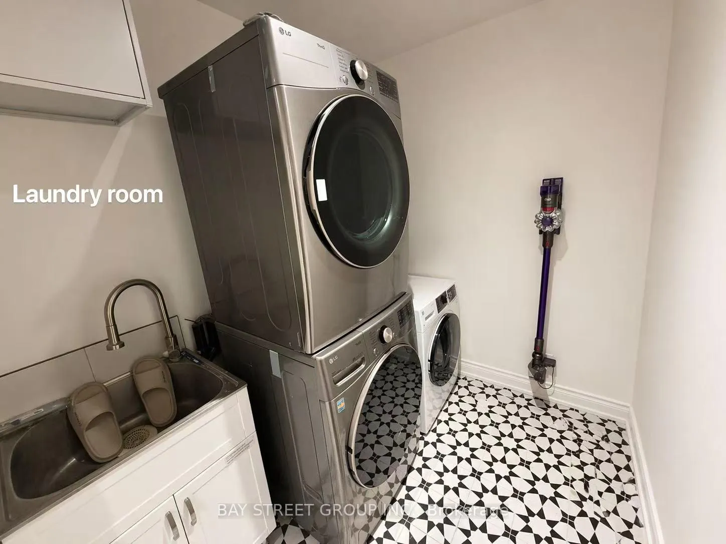 Photo 19 of Unit Upper Level, 42 Fouracre Way, Aurora, Bayview Northeast — HOMEH