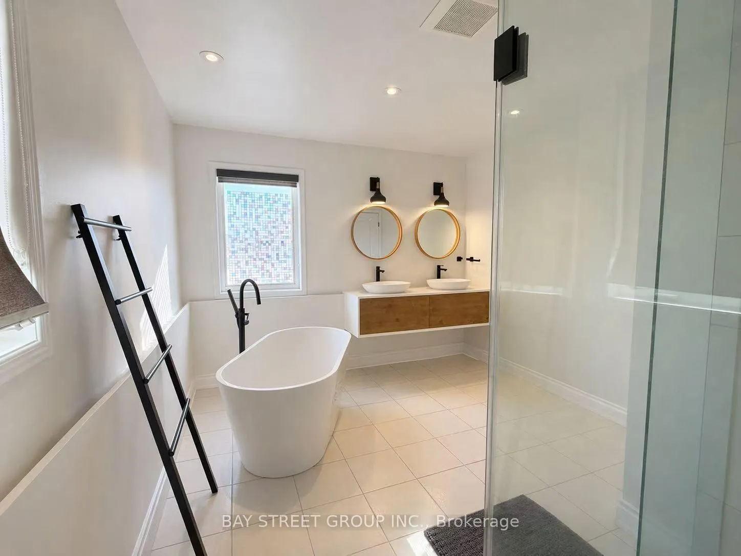 Photo 26 of Unit Upper Level, 42 Fouracre Way, Aurora, Bayview Northeast — HOMEH