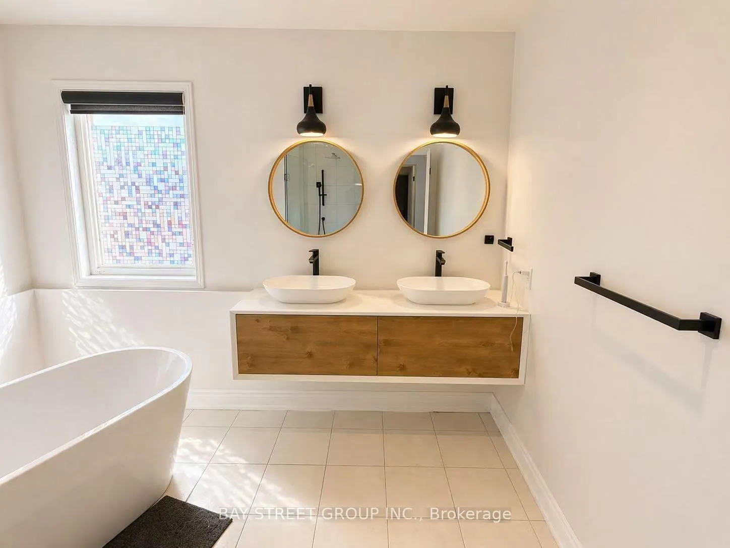 Photo 27 of Unit Upper Level, 42 Fouracre Way, Aurora, Bayview Northeast — HOMEH