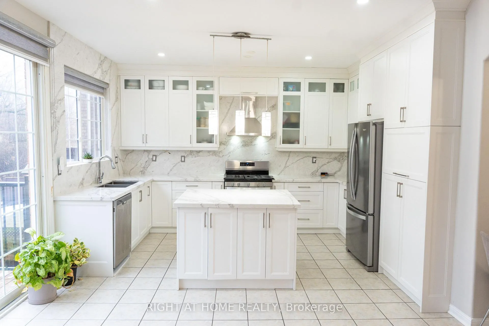 Photo 5 of 137 Whitwell Drive, Brampton, Vales of Castlemore — HOMEH