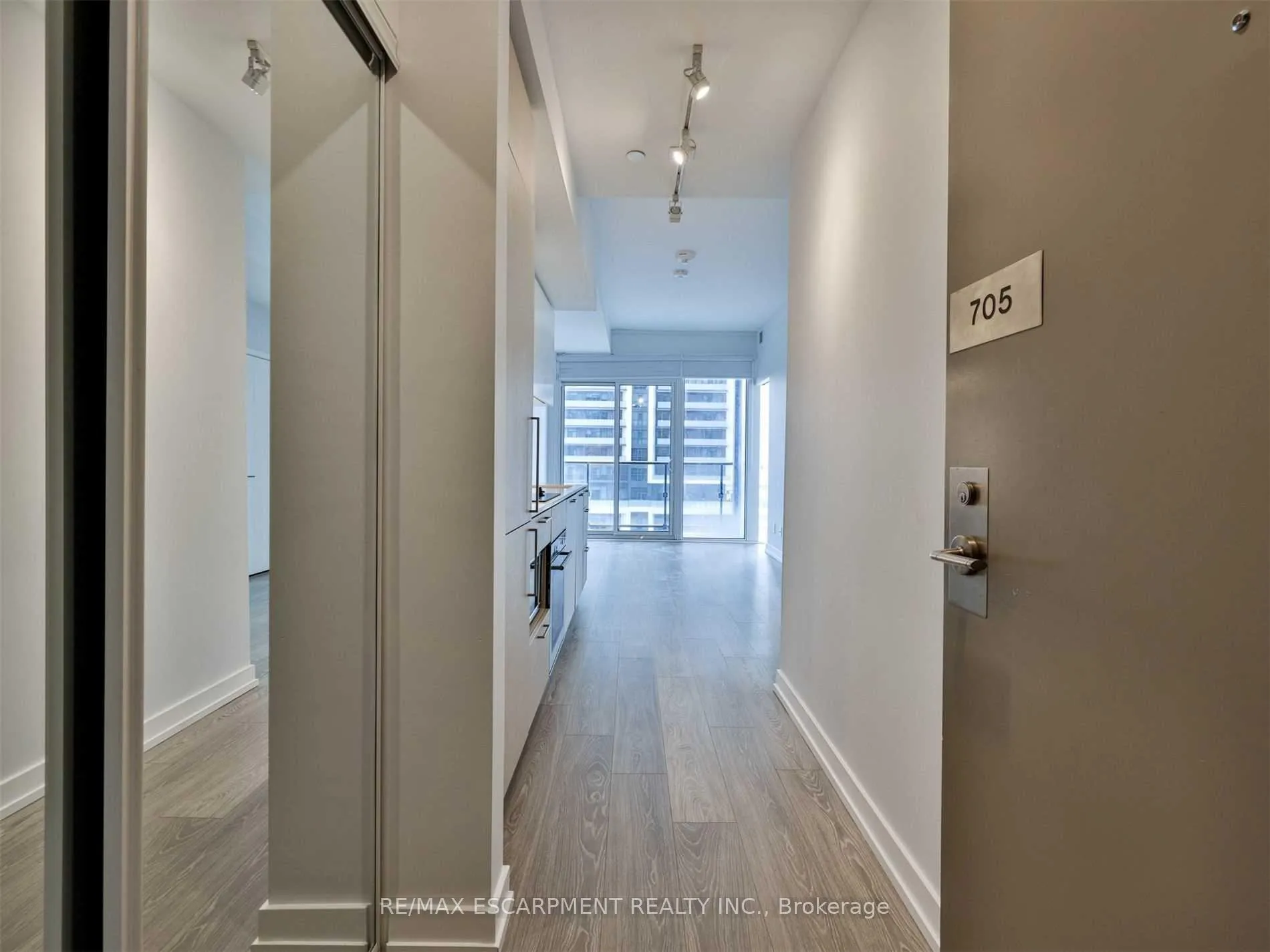 Photo 3 of Unit 705, 19 Western Battery Road, Toronto, Niagara — HOMEH