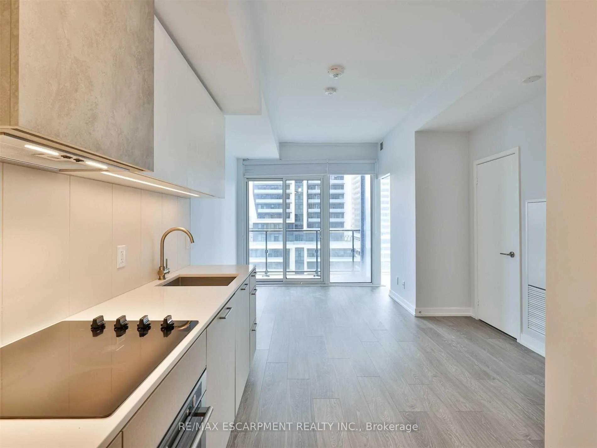 Photo 5 of Unit 705, 19 Western Battery Road, Toronto, Niagara — HOMEH