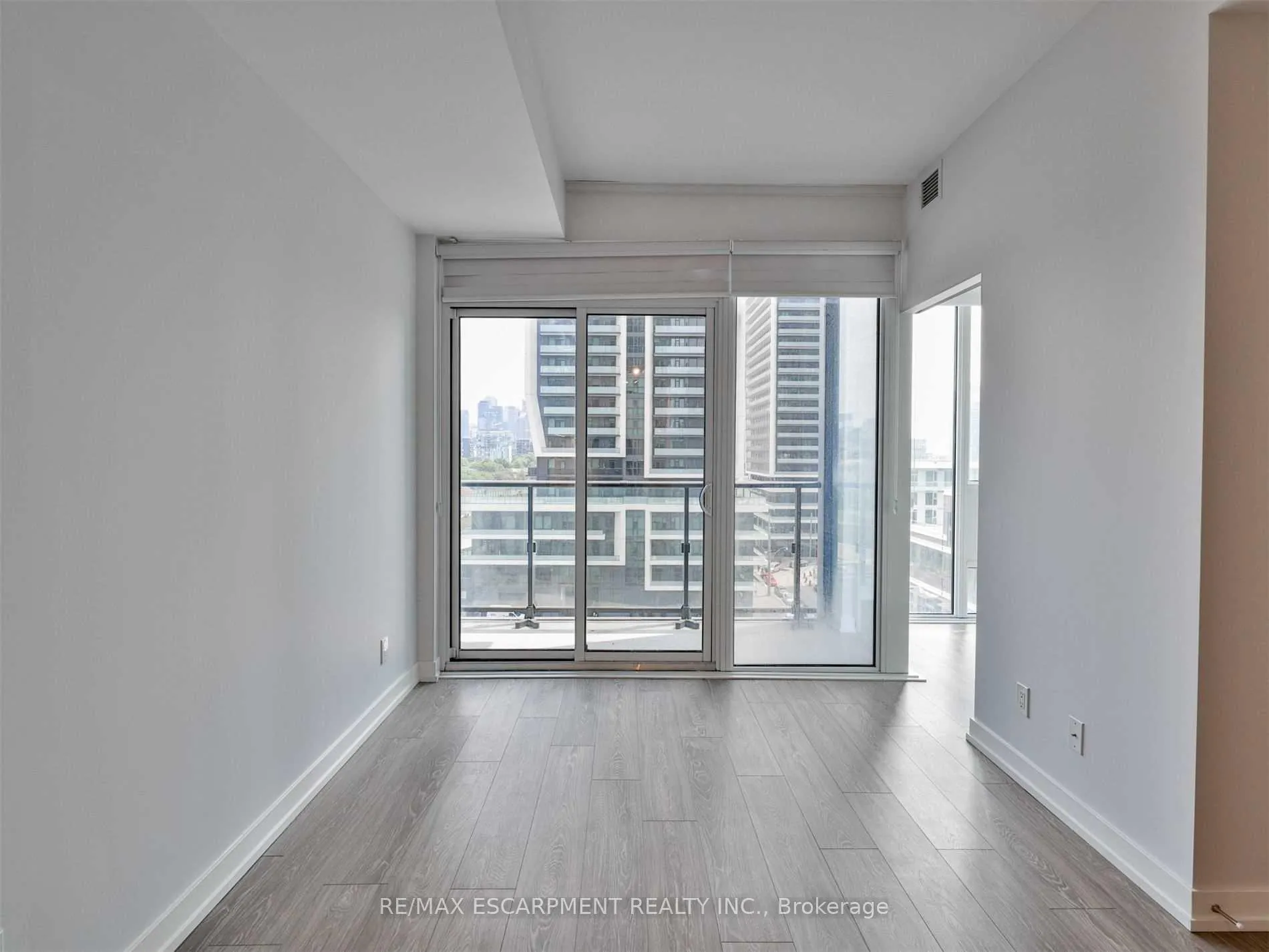 Photo 7 of Unit 705, 19 Western Battery Road, Toronto, Niagara — HOMEH