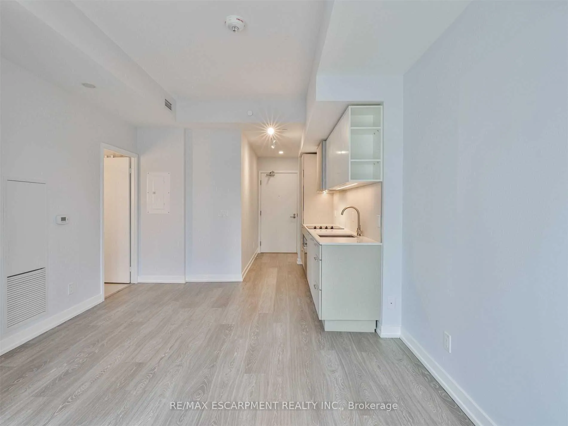 Photo 9 of Unit 705, 19 Western Battery Road, Toronto, Niagara — HOMEH