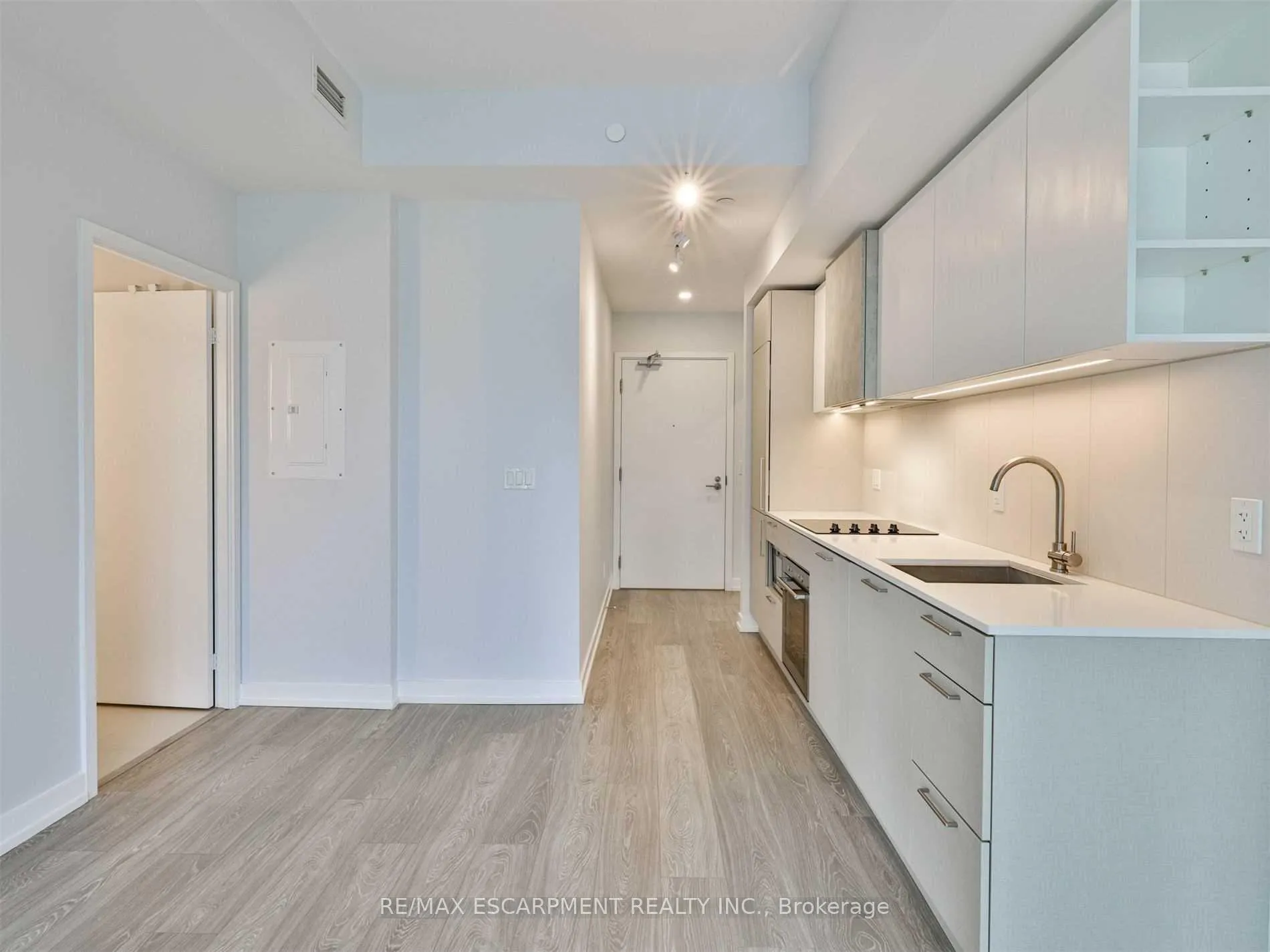 Photo 10 of Unit 705, 19 Western Battery Road, Toronto, Niagara — HOMEH