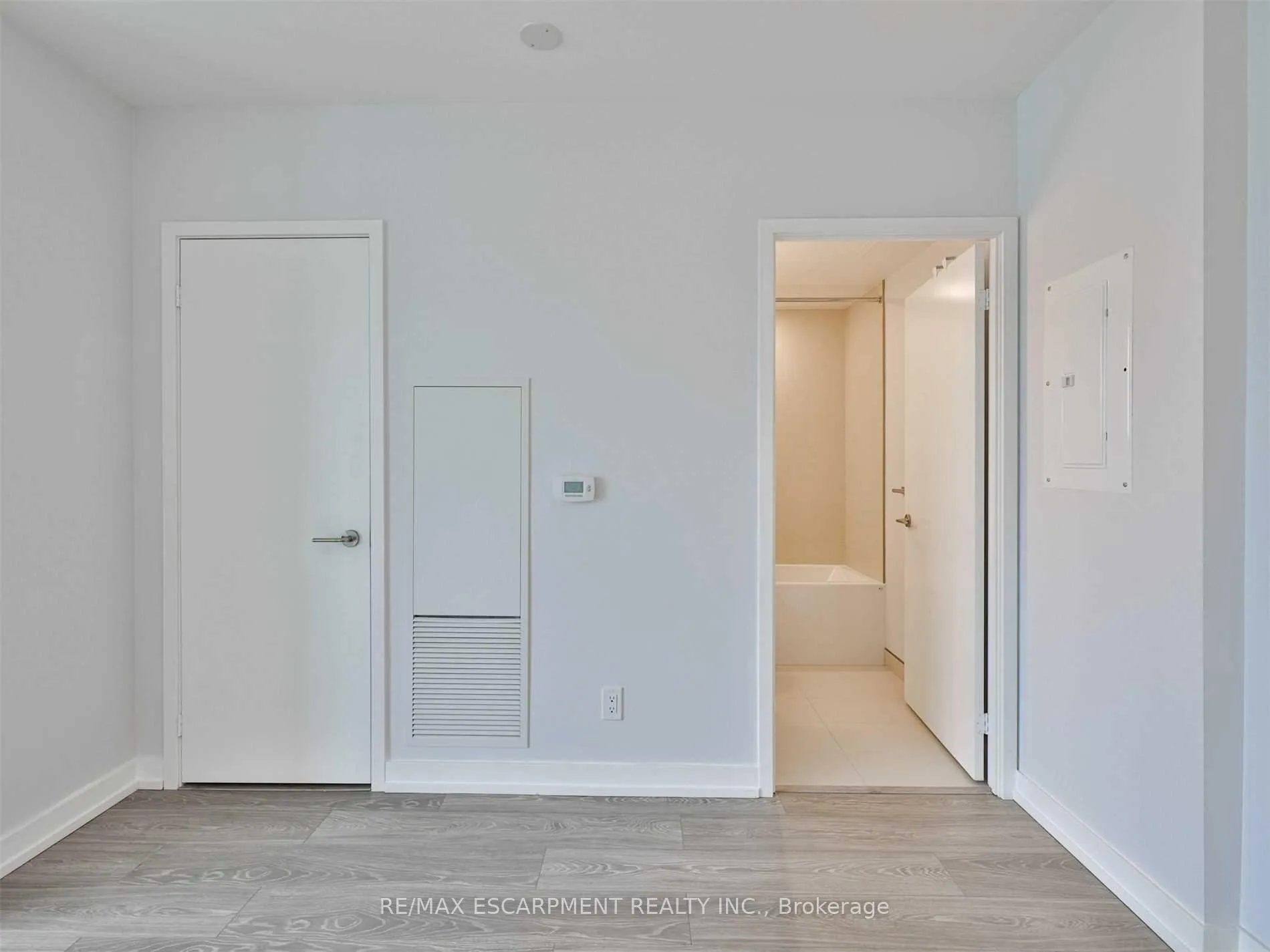 Photo 14 of Unit 705, 19 Western Battery Road, Toronto, Niagara — HOMEH