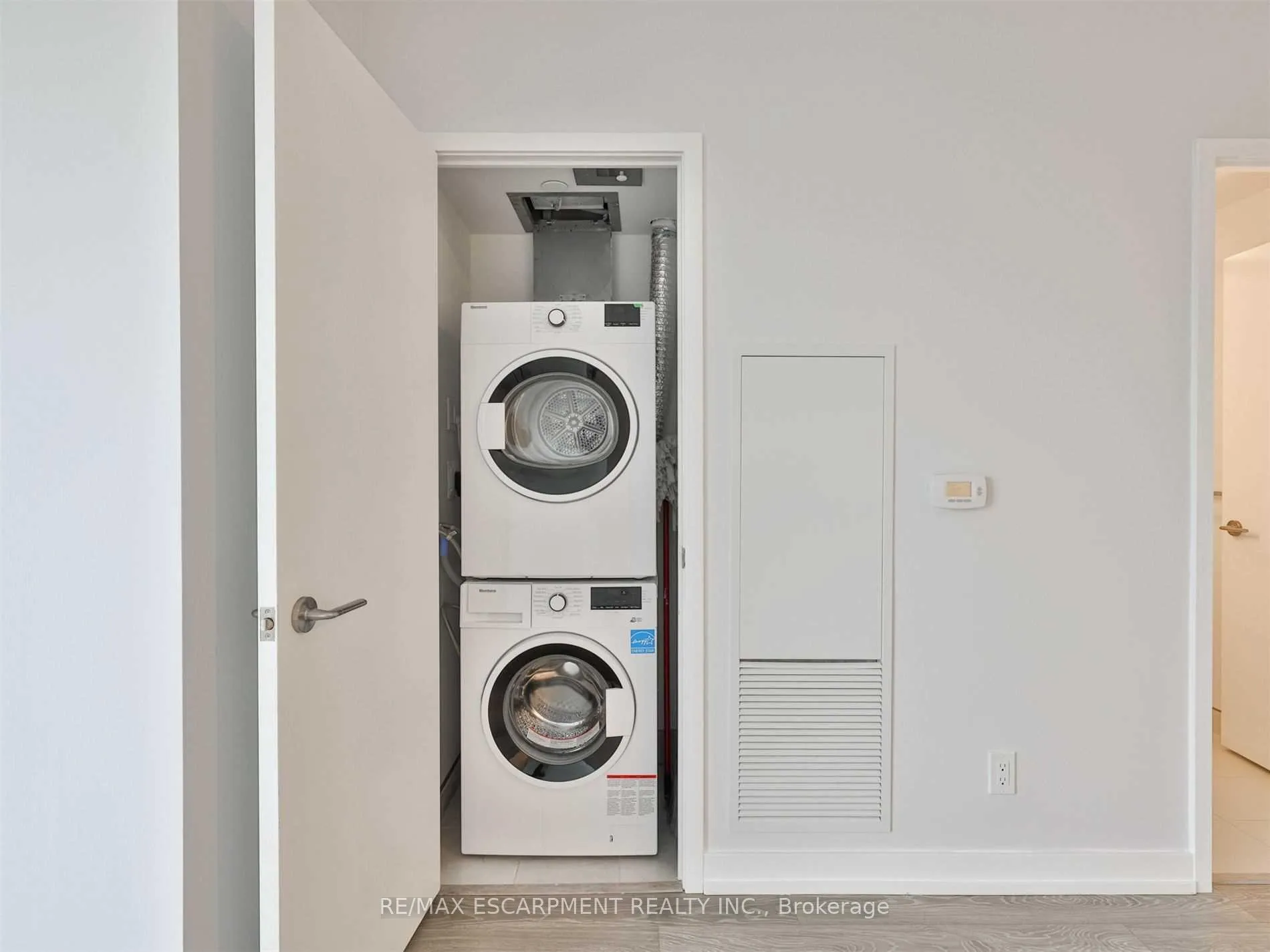 Photo 16 of Unit 705, 19 Western Battery Road, Toronto, Niagara — HOMEH