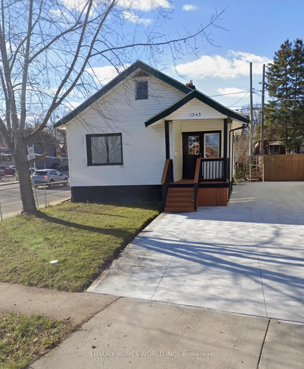 Front of 1343 Lillian Avenue